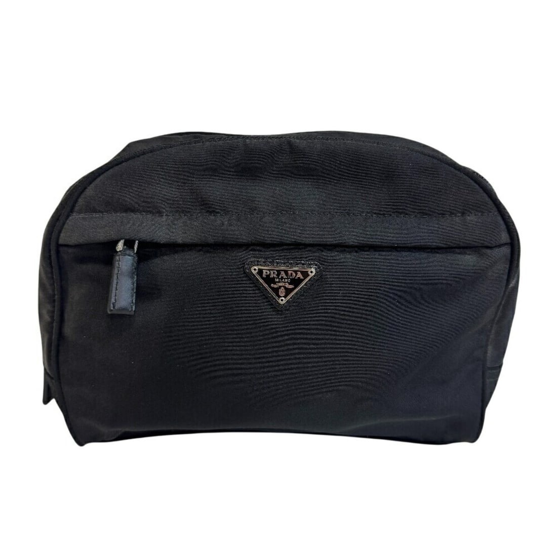 PRADA Prada Triangle Pouch Black Unisex: --- Catalog ---Category: SizeSize (HxWxD): 18cm x 26cm / 7.08'' x 10.23''Category: DesignType: PouchColor: BlackGender: Unisex,Women,MenMaterial: Nylon Category: GeneralBrand: Prada--- Item List ---Se