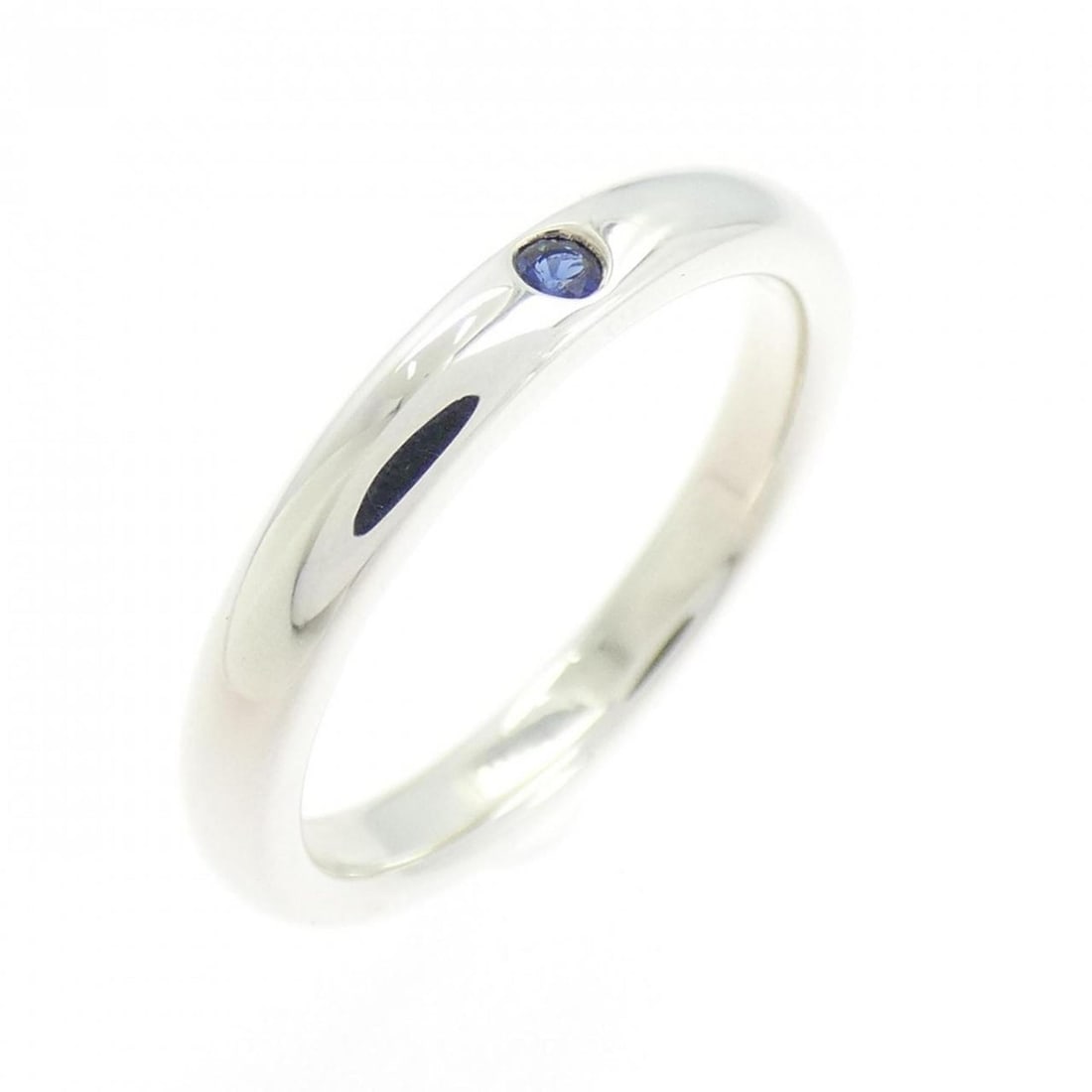 Tiffany band ring: --- Catalog ---Category: SizeWidth: 2.7mm / 0.11''Weight: 2.5g / 0.08oz.JP Size: 9US Size: 5Category: DesignType: Band ringColor: SilverMetal: SilverStone: SapphireGender: WomenMaterial: Silver 925Met