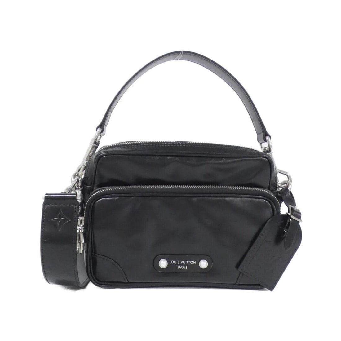 Louis Vuitton LV NIGHT Nile M13987 Shoulder Bag: --- Catalog ---Category: SizeSize (HxWxD): 17cm x 23cm x 8cm / 6.69'' x 9.05'' x 3.14''Category: DesignType: Shoulder bagColor: BlackGender: WomenMaterial: Leather Hardware Color: SilverLeather/Fur