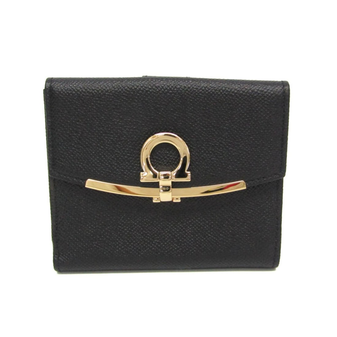 Salvatore Ferragamo Gancini DP-22 C877 Women's Leather Middle Wallet (bi-fold) Black: --- Catalog ---Category: SizeSize (HxWxD): 11cm x 12cm x 2.5cm / 4.33'' x 4.72'' x 0.98''Category: DesignType: Middle wallet (bi-fold)Color: BlackGender: WomenMaterial: Leather Inner Pocket: Bill slot