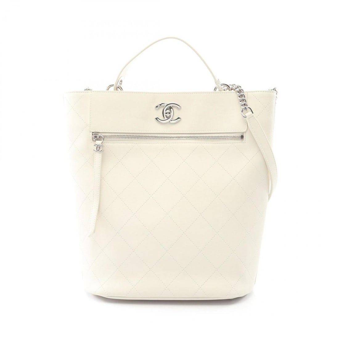 CHANEL Matelasse Bucket Shoulder Bag in Lambskin Leather, White, Women's, AS0577: --- Catalog ---Category: SizeSize (HxWxD): 30cm x 24cm x 13cm / 11.81'' x 9.44'' x 5.11''Category: DesignType: Shoulder bagColor: WhiteGender: WomenMaterial: Leather Leather/Fur Type: LambskinCategory