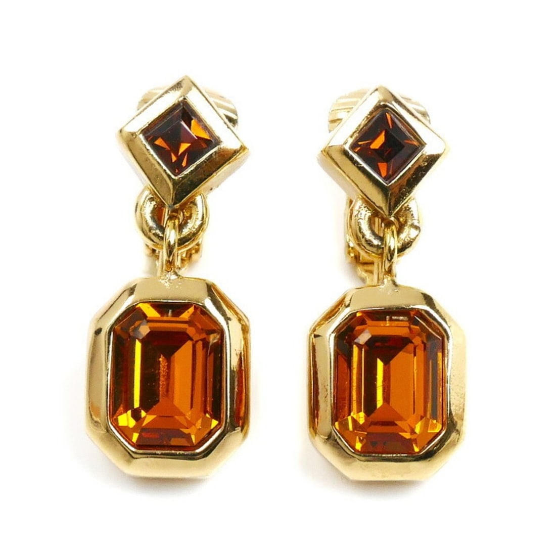 Christian Dior Dior Metal Orange Stone Earrings with Spring Attachment for Women: --- Catalog ---Category: SizeSize (HxWxD): 23.30mm x 9.40mm / 0.92'' x 0.37''Category: DesignType: Clip earringsColor: GoldGender: WomenMaterial: MetalCategory: GeneralBrand: Christian DiorCountry of