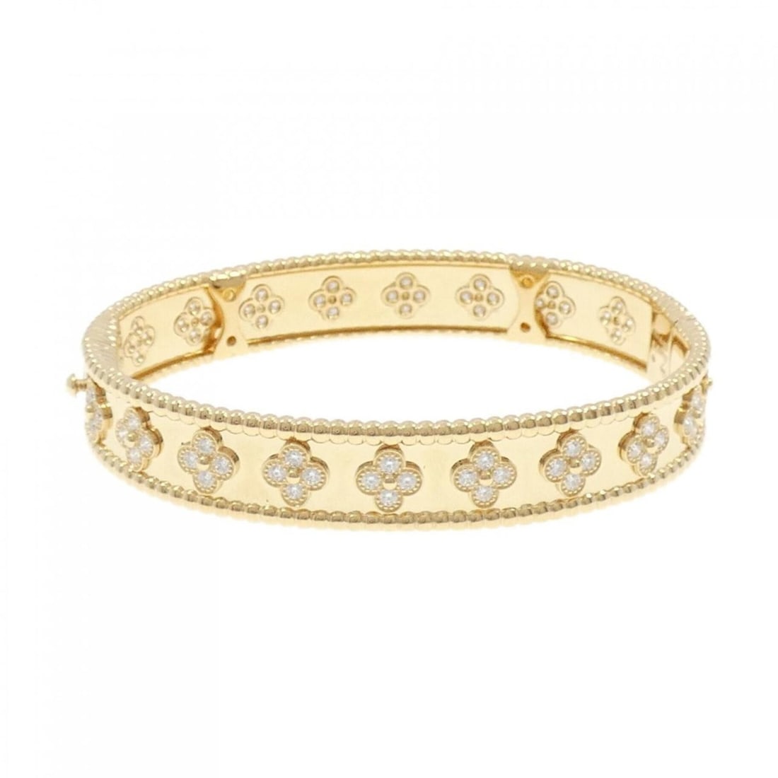 Van Cleef & Arpels Perlée Clover Bangle: --- Catalog ---Category: SizeLength: 16.5cm / 6.49''Stone Size (HxW): 10.6cm x 10.6cm / 4.17'' x 4.17''Category: DesignType: BangleColor: Yellow goldStone: DiamondGender: WomenMaterial: Yellow gold (1