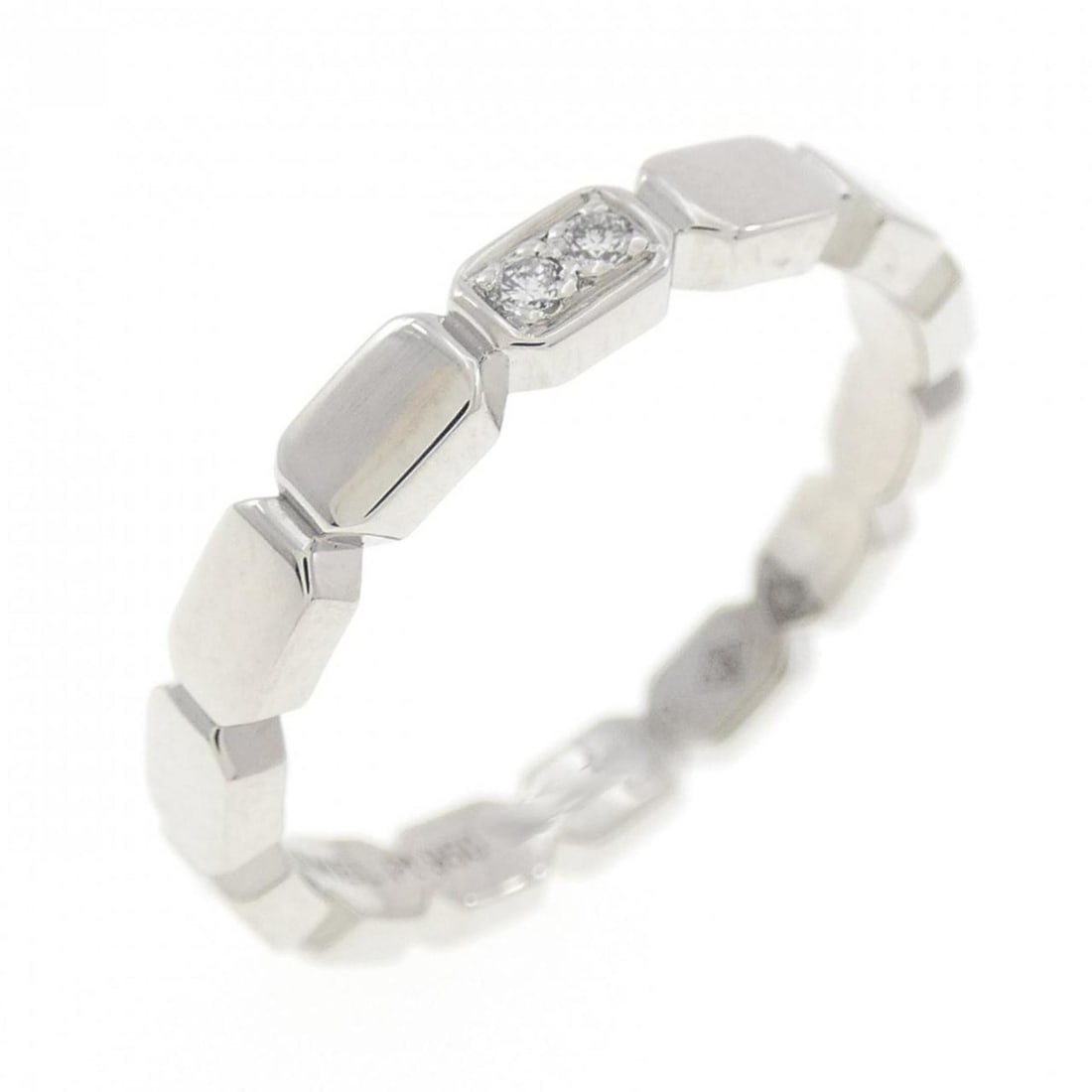 Chanel Diamond Ring: --- Catalog ---Category: SizeWidth: 2.5mm / 0.1''Weight: 3.6g / 0.12oz.JP Size: 7.5US Size: 4Category: DesignType: Band ringStone: DiamondGender: WomenMaterial: Platinum 950Category: GeneralBrand: