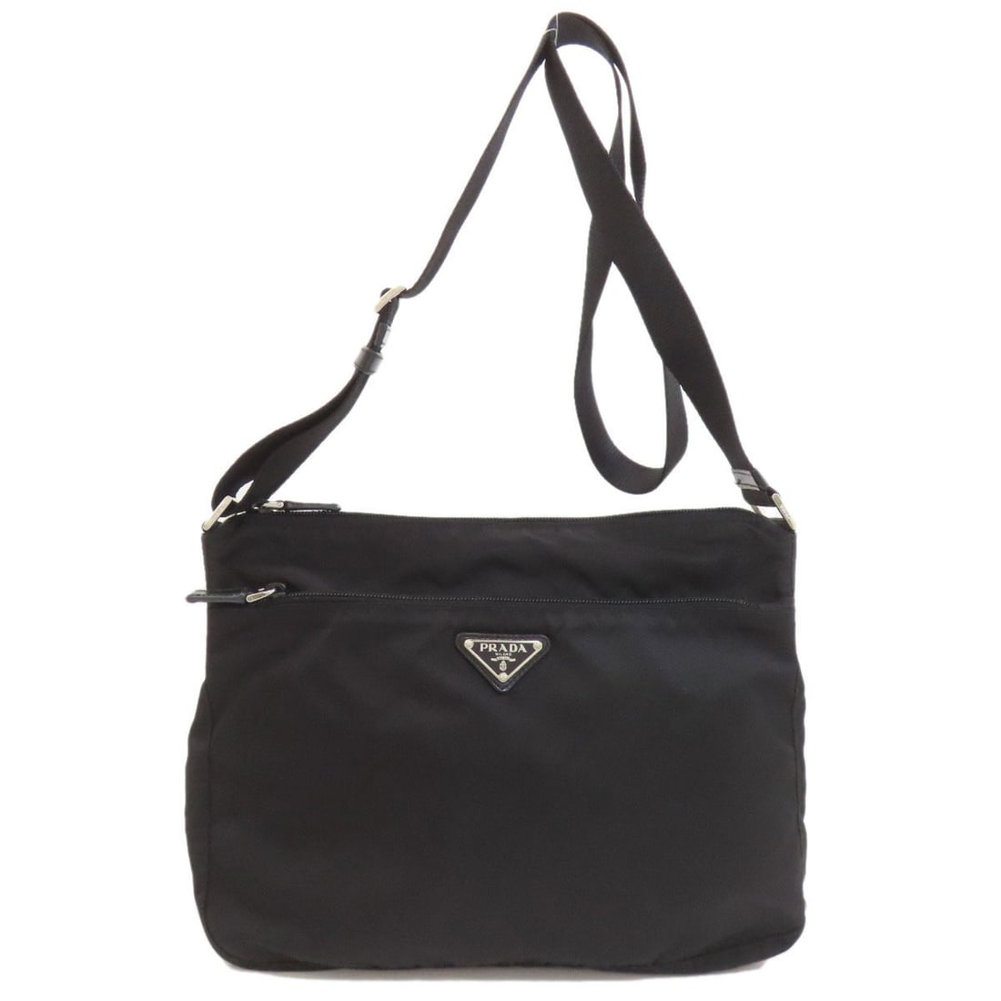 Prada Logo Hardware Shoulder Bag Nylon Material Women's PRADA: --- Catalog ---Category: SizeSize (HxWxD): 24cm x 31cm x 8cm / 9.44'' x 12.2'' x 3.14''Category: DesignType: Shoulder bagColor: BlackGender: WomenMaterial: Nylon Category: GeneralBrand: Prada--- Item
