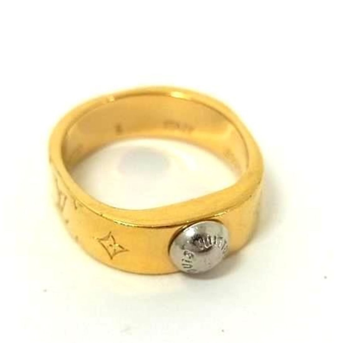 LOUIS VUITTON Nanogram Ring M00210 in Gold and Silver Metal for Women: --- Catalog ---Category: SizeJP Size: 11US Size: 6Brand Size: SCategory: DesignType: Band ringColor: Gold, SilverStyle: FashionGender: Women,UnisexMaterial: MetalCategory: GeneralBrand: Louis VuittonM