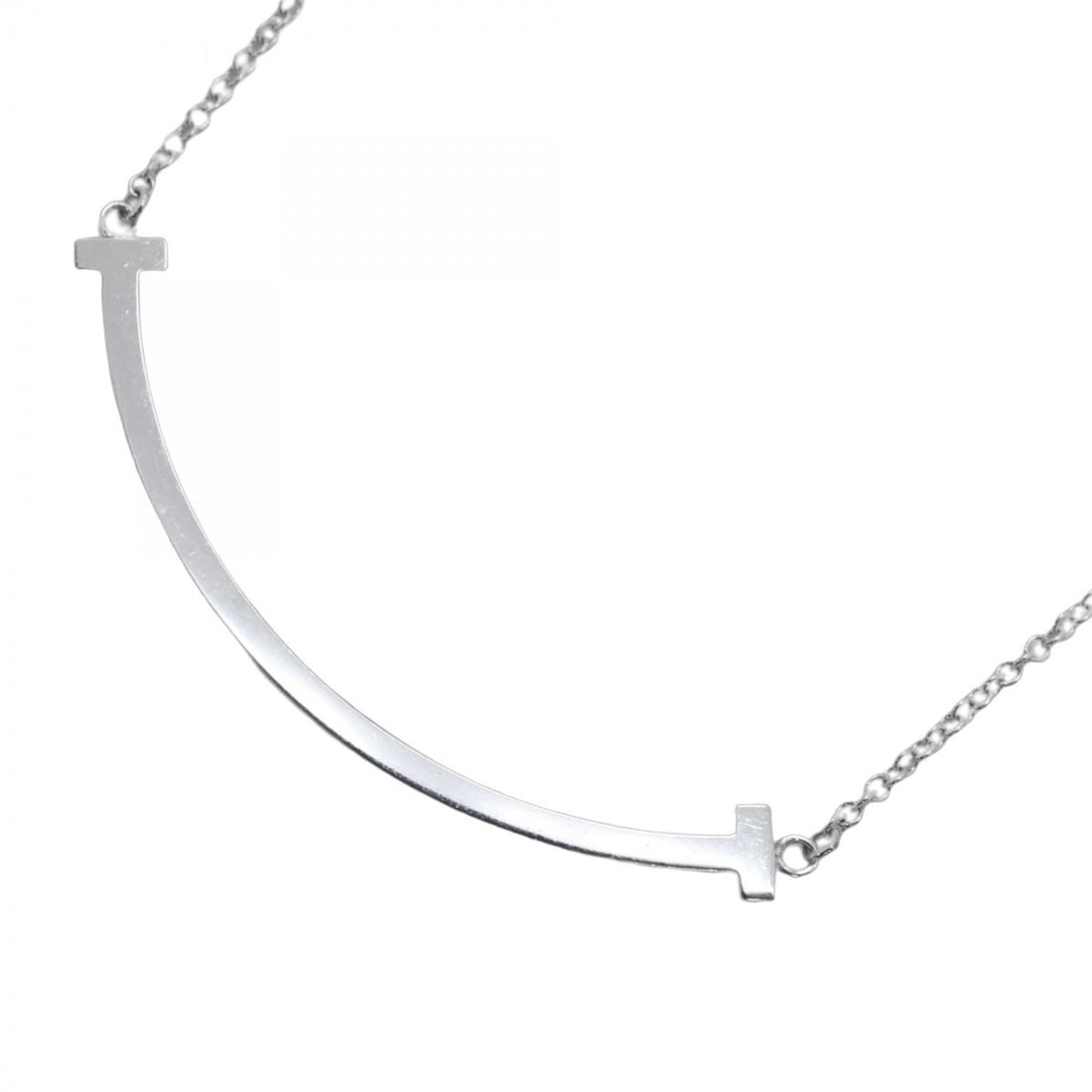 Tiffany T Smile Small Necklace in 18K White Gold for Women: --- Catalog ---Category: SizePendant Size: 9.8mm x 38mm / 0.38'' x 1.49''Neck Circumference: 41 cm - 46 cm / 16.14'' - 18.11''Category: DesignGender: WomenMaterial: White gold (18K)Necklace Type: Neck