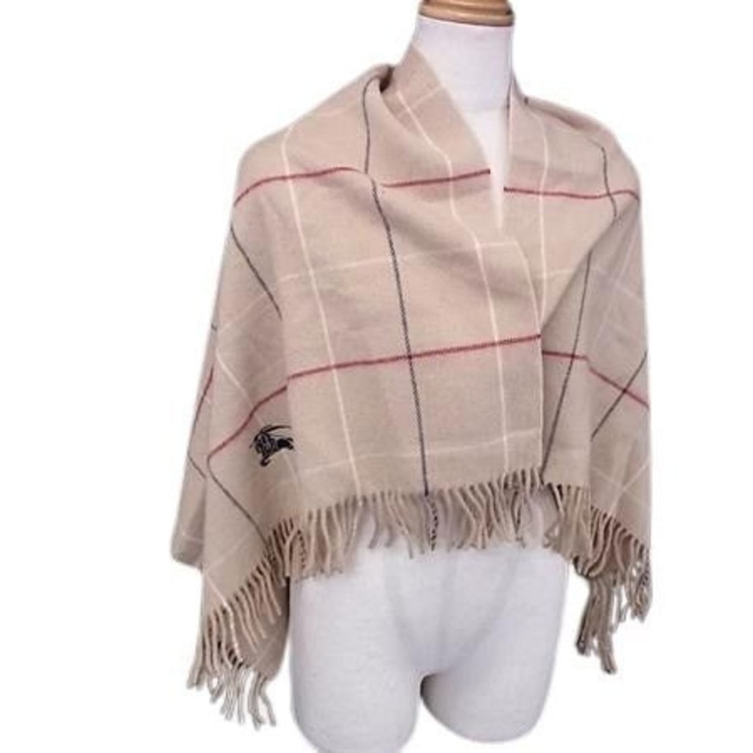 BURBERRY Beige Wool Blanket for Men and Women: --- Catalog ---Category: SizeSize (LxW): 1.11m x 67cm / 43.7'' x 26.37''Category: DesignType: StoleColor: Multi-colorGender: Unisex,Men,WomenMaterial: Wool 100%Category: GeneralBrand: BurberryCountry