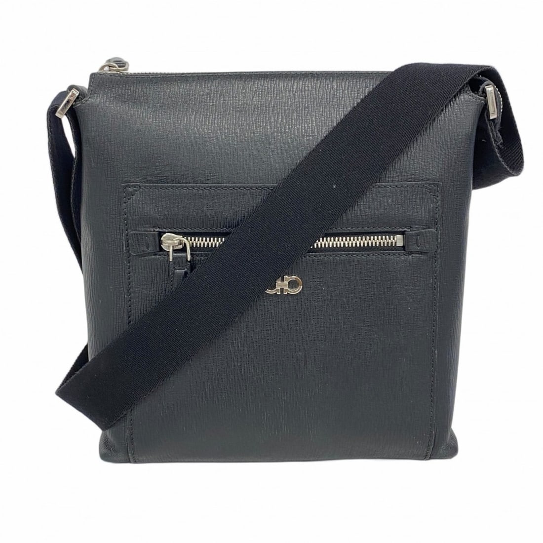Salvatore Ferragamo Gancini Leather Shoulder Bag, Black, Women's: --- Catalog ---Category: SizeSize (HxWxD): 27cm x 24.5cm x 6cm / 10.62'' x 9.64'' x 2.36''Category: DesignType: Shoulder bagColor: BlackGender: WomenMaterial: Leather Hardware Color: SilverCategory: G