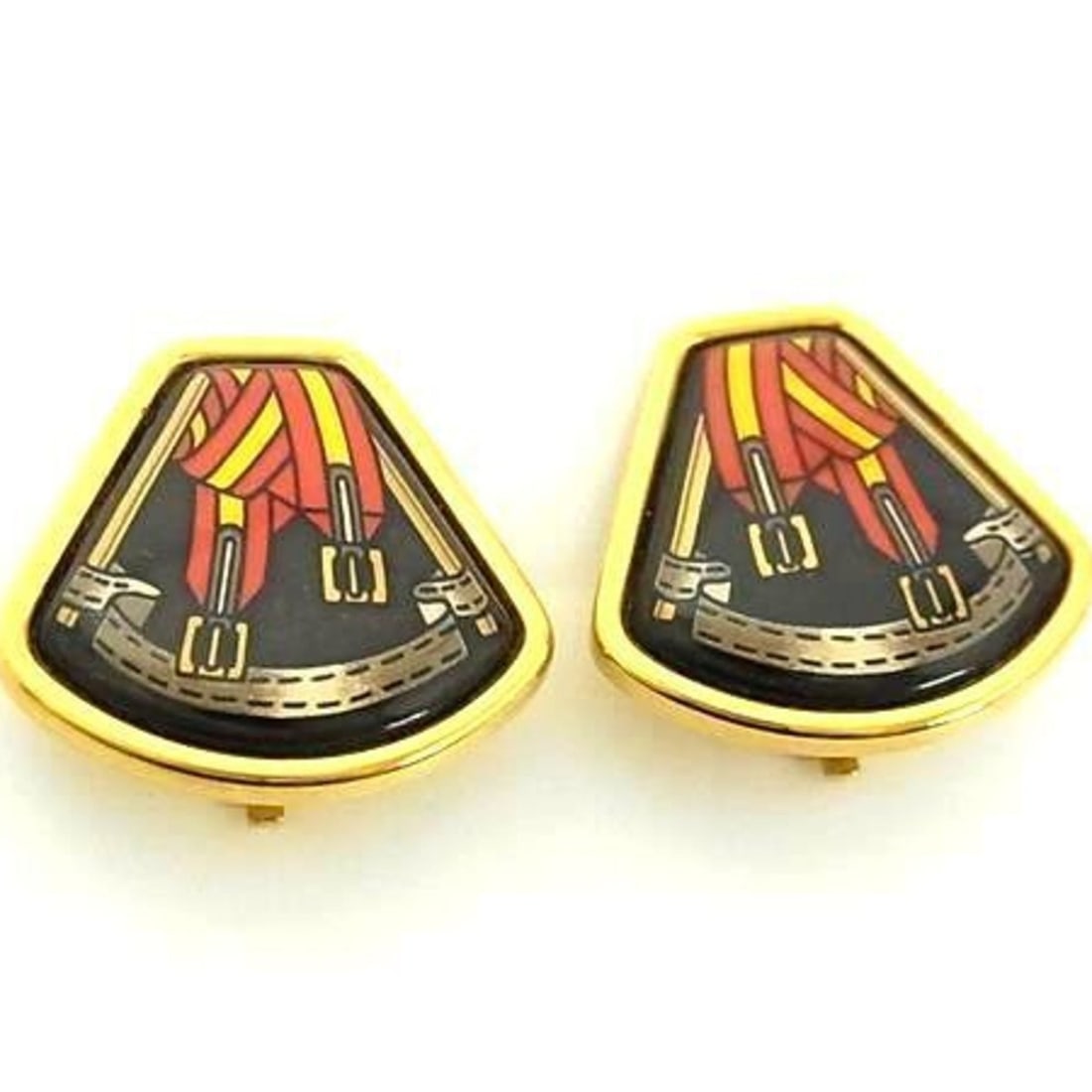 HERMES Hermes enamel earrings in gold and multicolored metal with cloisonné for women: --- Catalog ---Category: SizeSize (HxWxD): 25.00mm x 25.00mm / 0.98'' x 0.98''Category: DesignType: Clip earringsColor: Gold, Multi-colorStyle: FashionGender: WomenMaterial: Cloisonné/enamel, MetalCa
