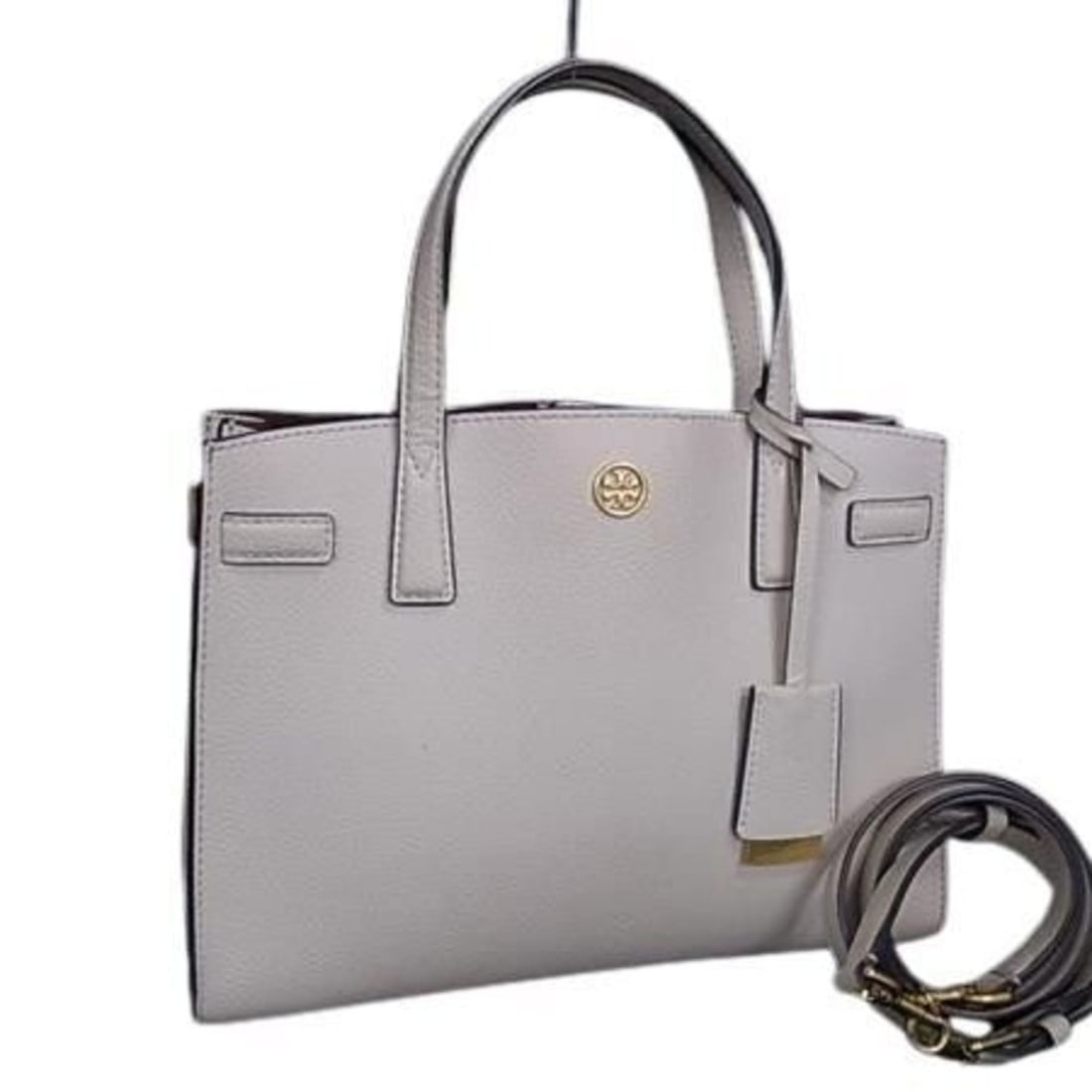 TORY BURCH Robinson Small Satchel Handbag in Ivory Leather for Women: --- Catalog ---Category: SizeSize (HxWxD): 21cm x 28cm x 9.5cm / 8.26'' x 11.02'' x 3.74''Category: DesignType: Handbag, Shoulder bag, Tote bagColor: IvoryGender: Men,WomenClosure: MagnetMaterial: Lea