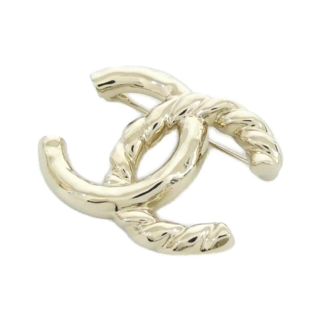 Chanel ABE957 Brooch: --- Catalog ---Category: SizeSize (HxWxD): 3.2cm x 4.3cm / 1.25'' x 1.69''Category: DesignType: BroochColor: GoldGender: WomenCategory: GeneralMPN: ABE957Brand: Chanel--- Item List ---Section: