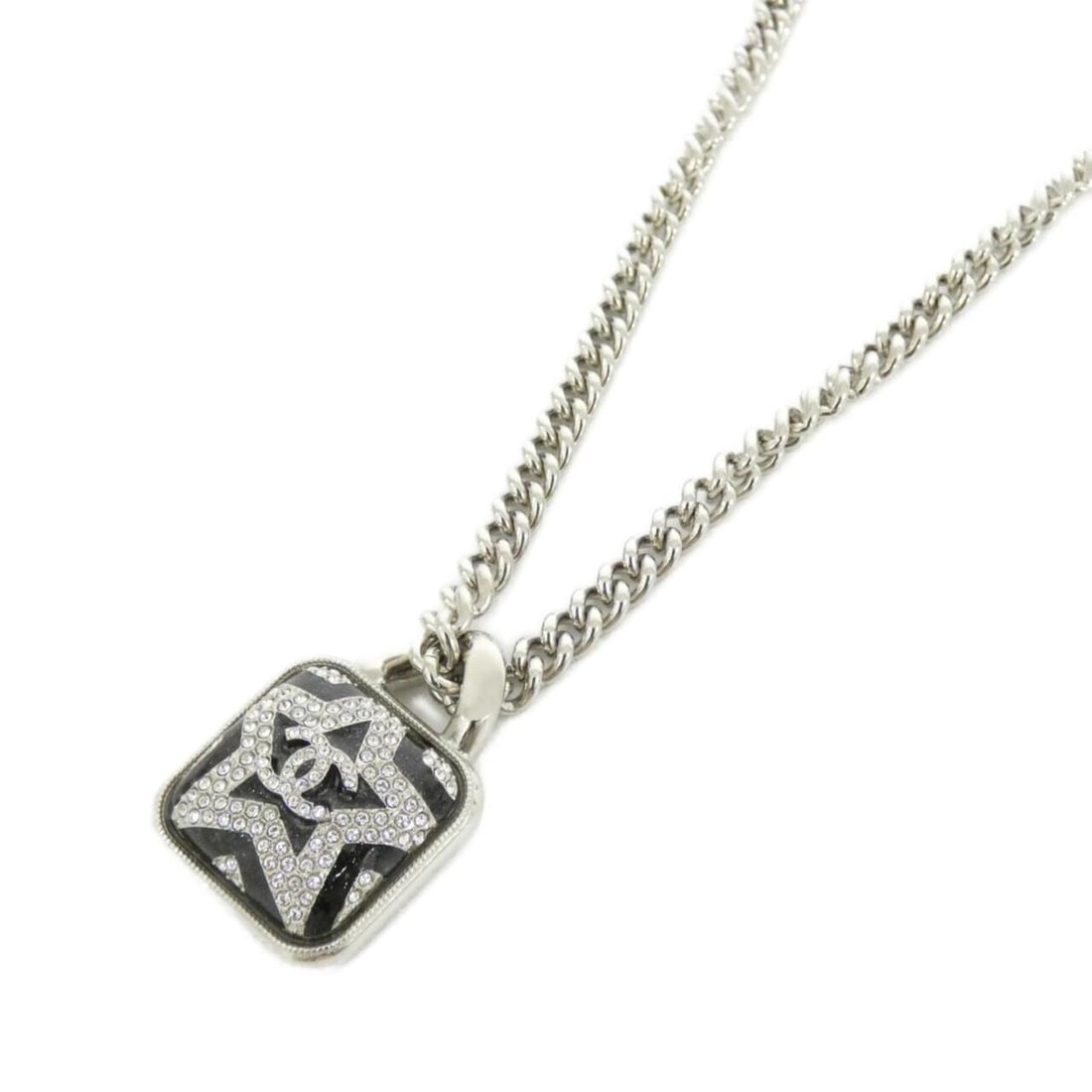 Chanel ABC047 Necklace: --- Catalog ---Category: SizePendant Size: 32mm x 22mm / 1.25'' x 0.86''Neck Circumference: 42 cm - 52 cm / 16.53'' - 20.47''Category: DesignColor: Black, SilverGender: WomenNecklace Type: