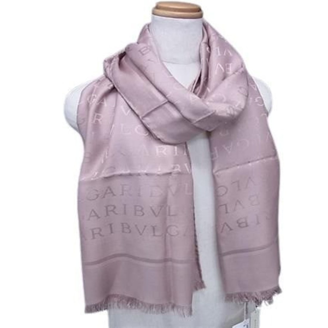 BVLGARI Mania Light Beige Silk and Wool Stole/Scarf for Women: --- Catalog ---Category: SizeSize (LxW): 1.76m x 72cm / 69.29'' x 28.34''Category: DesignType: StoleColor: Light beigeGender: WomenMaterial: Silk 60%, Wool 40%Category: GeneralBrand: BvlgariCountry of