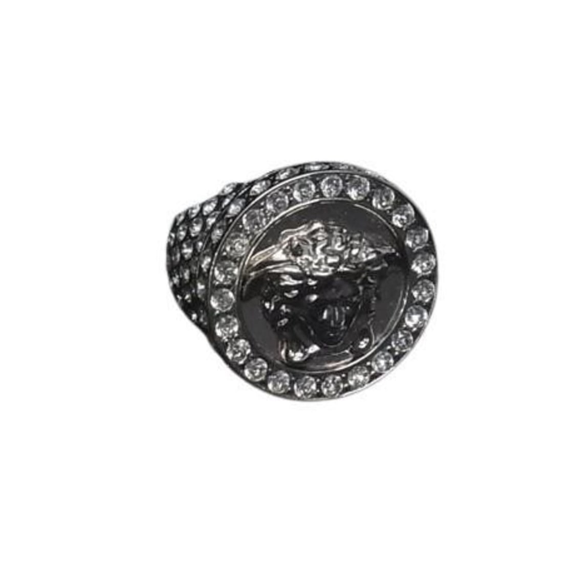 VERSACE Medusa ring in silver metal with rhinestones for men and women: --- Catalog ---Category: SizeJP Size: 15US Size: 7.5Category: DesignType: Band ringStone: RhinestoneGender: Men,Women,UnisexMaterial: MetalCategory: GeneralBrand: VersaceCountry of Origin: Italy--- It