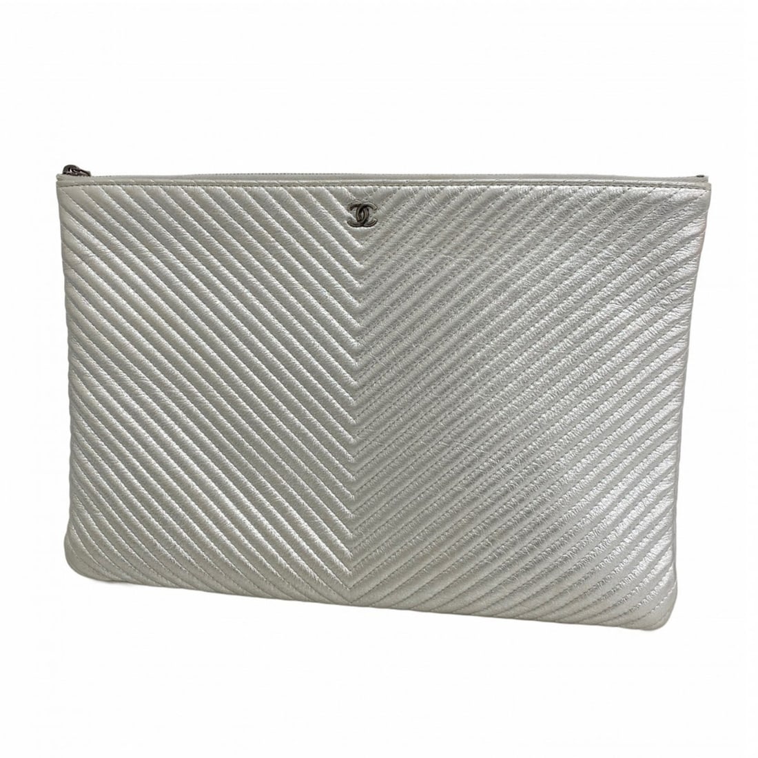 Chanel V-stitch leather clutch bag in silver for women: --- Catalog ---Category: SizeSize (HxWxD): 23cm x 34cm x 1cm / 9.05'' x 13.38'' x 0.39''Category: DesignType: Clutch bagColor: SilverGender: WomenMaterial: Leather Hardware Color: SilverCategory: Gene