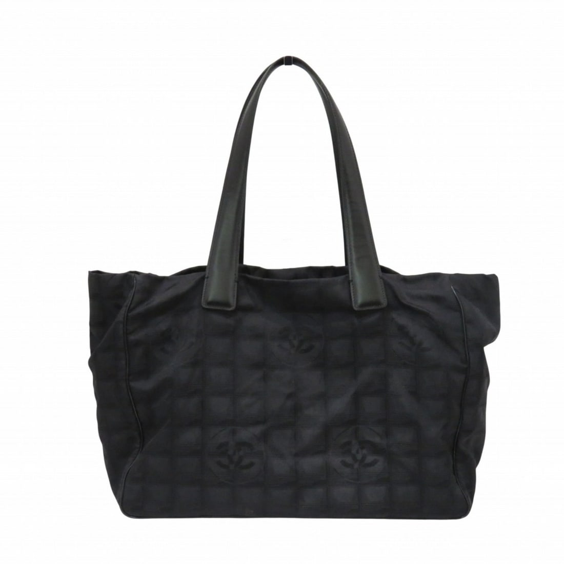 CHANEL Tote Bag MM New Travel Line Nylon Leather: --- Catalog ---Category: SizeSize (HxWxD): 25cm x 36cm x 14cm / 9.84'' x 14.17'' x 5.51''Handle Length: 50cm / 19.68''Category: DesignType: Tote bagColor: BlackGender: WomenMaterial: New Travel Line I