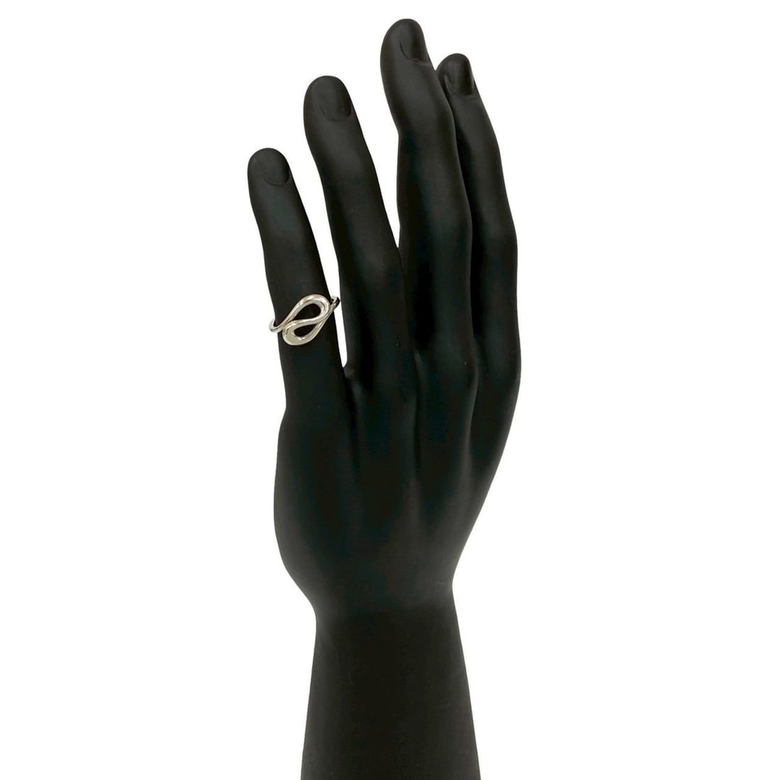 TIFFANY & Co. Tiffany Open Wave Sterling Silver 925 Ring, Size 10, 692-2: --- Catalog ---Category: SizeJP Size: 10US Size: 5.5Category: DesignType: Band ringColor: SilverGender: WomenMaterial: Silver 925Category: GeneralBrand: Tiffany--- Item List ---Section: ConditionRanki