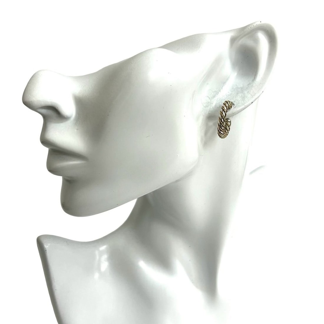 TIFFANY & Co. Tiffany Twist Combination Hoop Earrings in 925 Sterling Silver and 18K Gold, 34234: --- Catalog ---Category: SizeSize (HxWxD): 18.00mm x 18.00mm / 0.71'' x 0.71''Category: DesignType: Clip earringsGender: WomenMaterial: Gold (18K), Silver 925Category: GeneralBrand: Tiffany--- Item Li