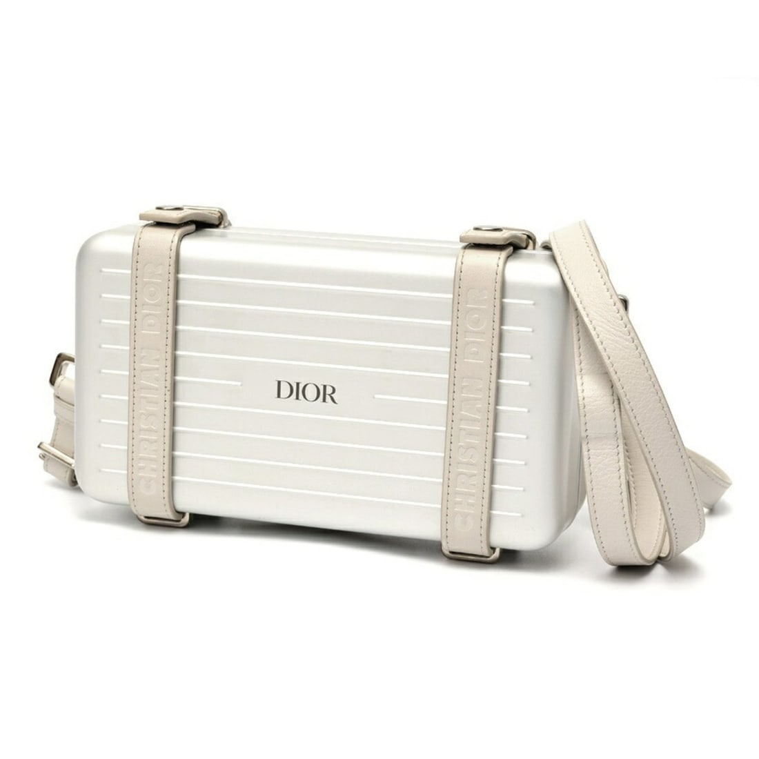 Christian Dior Dior RIMOWA Collaboration Personal Aluminum Crossbody Bag 99090001 2DRCA295YWT Silver: --- Catalog ---Category: SizeSize (HxWxD): 12cm x 19.5cm x 6cm / 4.72'' x 7.67'' x 2.36''Category: DesignType: Shoulder bagColor: SilverGender: WomenMaterial: Leather , Aluminum Category: GeneralMPN: