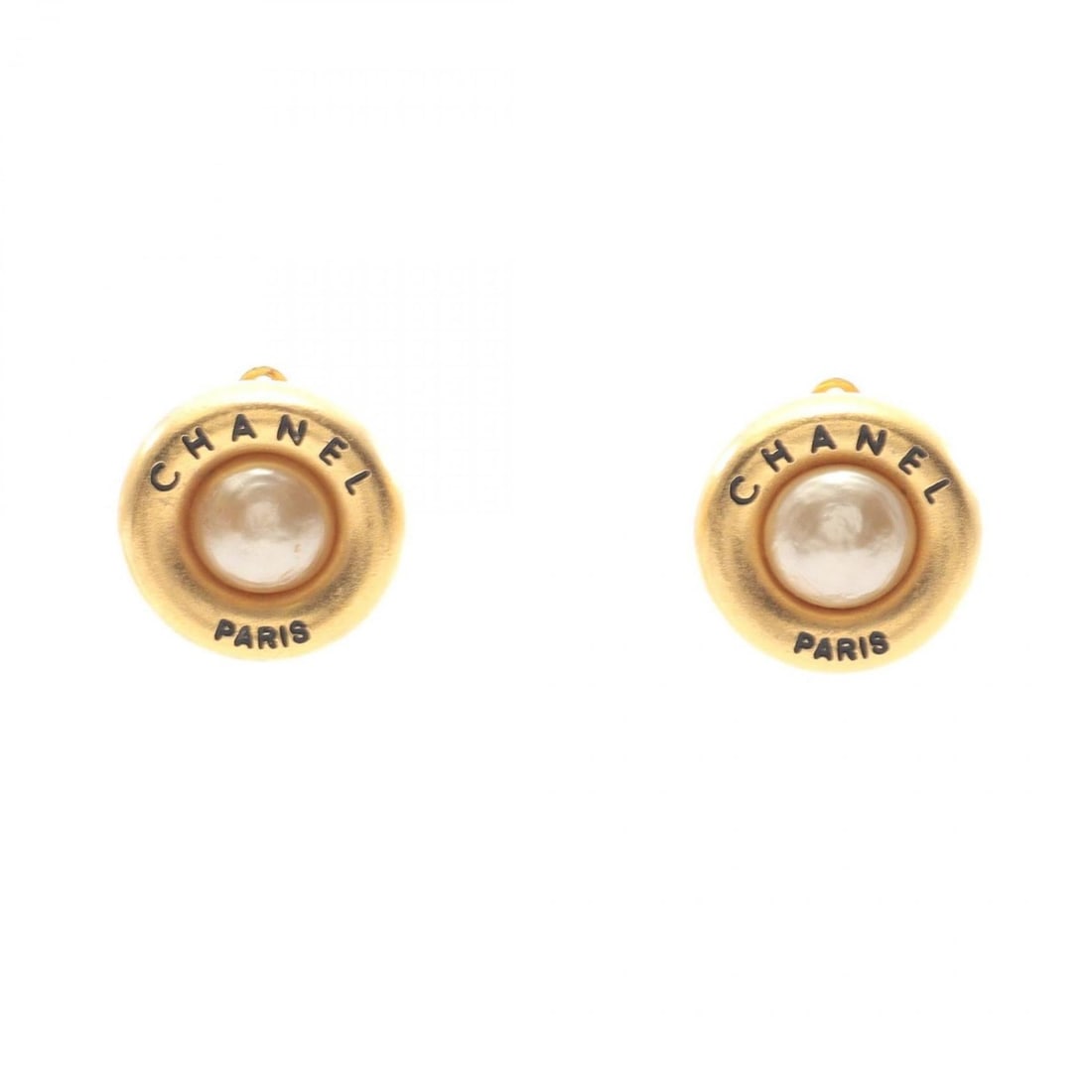 CHANEL Stainless Steel Earrings with Faux Pearls for Women, Gold and White: --- Catalog ---Category: SizeSize (HxWxD): 24.00mm x 24.00mm / 0.94'' x 0.94''Category: DesignType: Clip earringsColor: Gold, WhiteGender: WomenMaterial: Artificial pearl, Stainless steelCategory: Gen