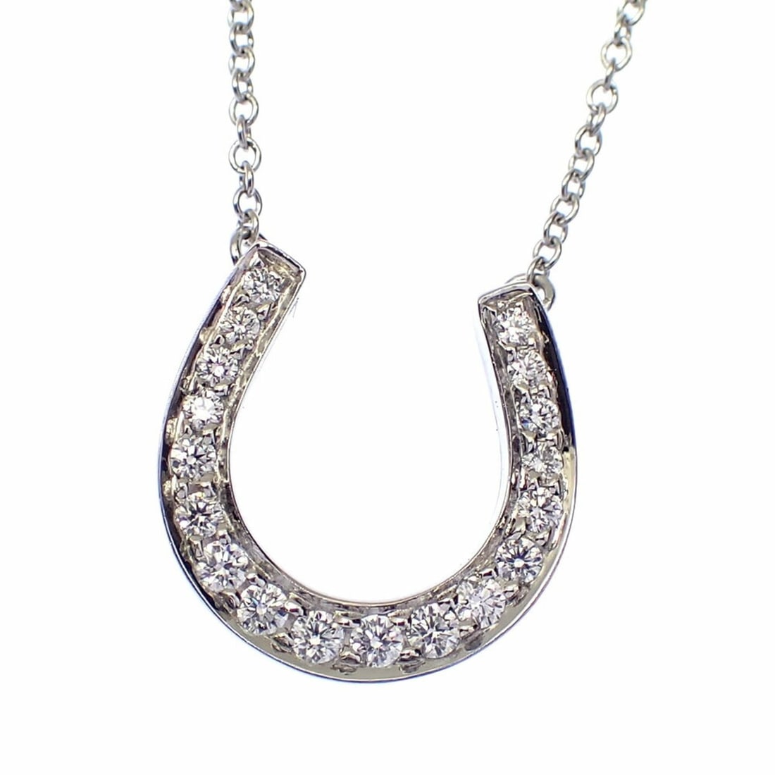 Tiffany Metro Horseshoe Necklace for Women Diamond Pt950 3.8g Platinum: --- Catalog ---Category: SizePendant Size: 14mm x 14mm / 0.55'' x 0.55''Neck Circumference: 40.5 cm / 15.94''Category: DesignColor: PlatinumStone: DiamondGender: WomenMaterial: Platinum 950Necklace Ty