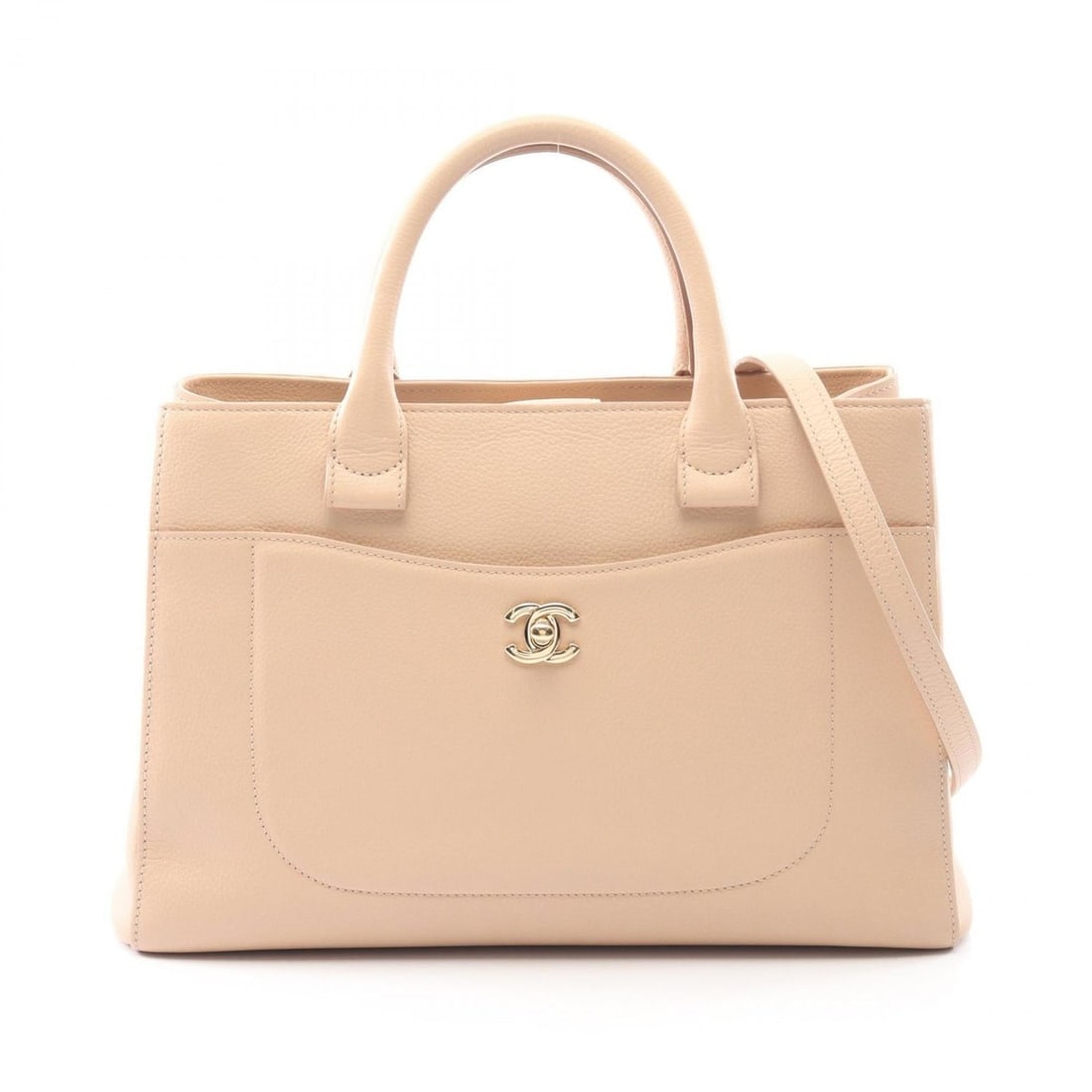 CHANEL Neo Executive Tote Bag, Leather, Women's, Beige: --- Catalog ---Category: SizeSize (HxWxD): 23cm x 33cm x 14cm / 9.05'' x 12.99'' x 5.51''Strap Length: 99cm - 107cm / 38.97'' - 42.12''Handle Length: 33cm / 12.99''Category: DesignType: Tote bagColor:
