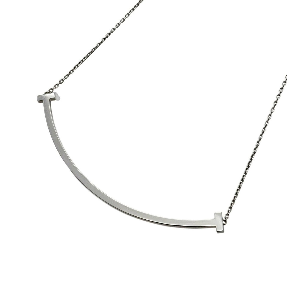 Tiffany T Smile Extra Large Necklace in 18K White Gold for Women: --- Catalog ---Category: SizePendant Size: 17.9mm x 8.37mm / 0.7'' x 0.32''Neck Circumference: 41 cm - 46 cm / 16.14'' - 18.11''Category: DesignGender: WomenMaterial: White gold (18K)Necklace Type: Ne