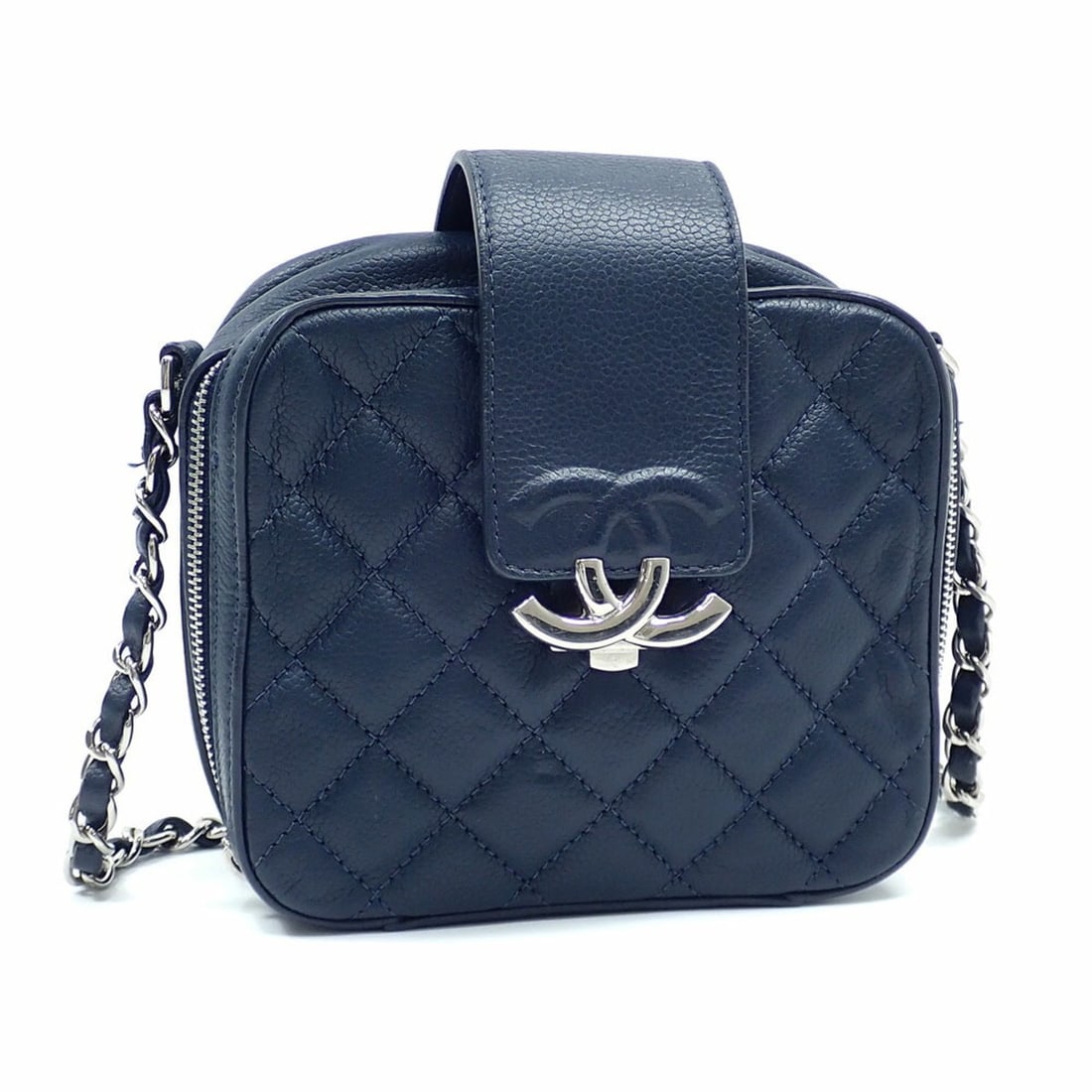 Chanel Chain Shoulder Bag Matelasse Camera Women's Navy Caviar Skin A98644 Coco Mark: --- Catalog ---Category: SizeSize (HxWxD): 14cm x 15.5cm x 6.5cm / 5.51'' x 6.1'' x 2.55''Category: DesignType: Shoulder bagColor: NavyGender: WomenMaterial: Grained Calfskin Category: GeneralMPN: A98