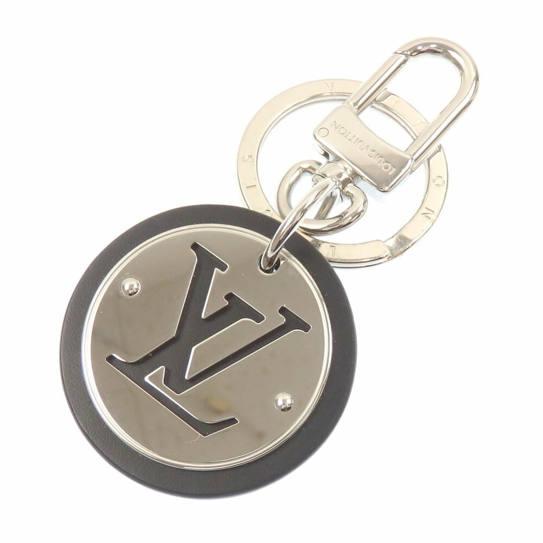 Louis Vuitton Keychain LV Circle Men's M00741 Metal Leather: --- Catalog ---Category: SizeSize (HxWxD): 10cm x 4.9cm x 2cm / 3.93'' x 1.92'' x 0.78''Category: DesignType: KeyringColor: SilverGender: MenMaterial: Silver 925Category: GeneralMPN: M00741Brand: Loui