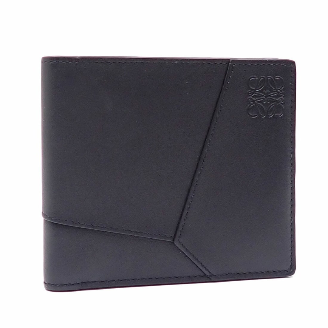 Loewe Bifold Billfold Puzzle Wallet Men's Black Leather C510302X16: --- Catalog ---Category: SizeSize (HxWxD): 9.6cm x 11.1cm x 1.6cm / 3.77'' x 4.37'' x 0.62''Category: DesignType: Bill wallet (bi-fold)Color: BlackGender: MenMaterial: Leather Category: GeneralMPN: C5