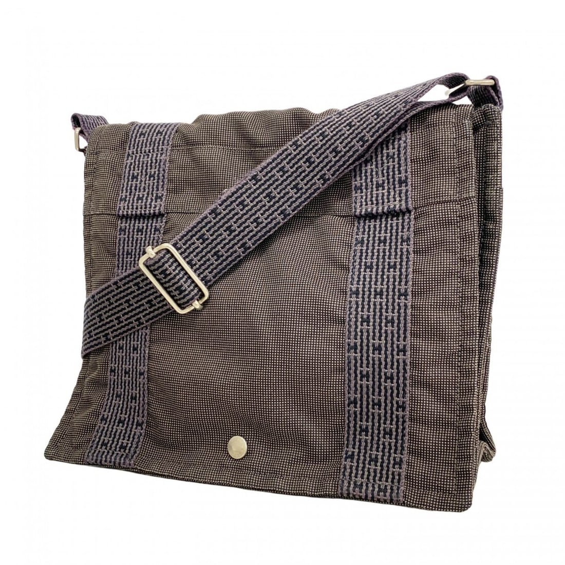 Hermes Hermès Air Line Bassus PM Shoulder Bag in Gray Canvas for Men and Women: --- Catalog ---Category: SizeSize (HxWxD): 24.5cm x 30cm x 8.5cm / 9.64'' x 11.81'' x 3.34''Category: DesignType: Shoulder bagColor: GrayGender: Men,WomenMaterial: Canvas Hardware Color: SilverCategor