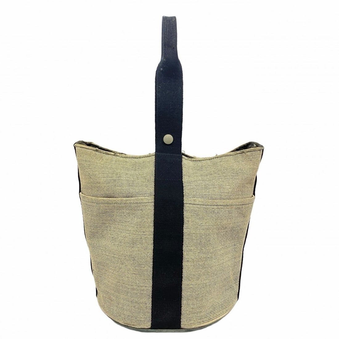 Hermes Saxo MM Canvas Handbag Black Women's: --- Catalog ---Category: SizeSize (HxWxD): 26cm x 21.5cm x 21cm / 10.23'' x 8.46'' x 8.26''Category: DesignType: HandbagColor: BlackGender: WomenMaterial: Canvas Hardware Color: SilverCategory: Genera