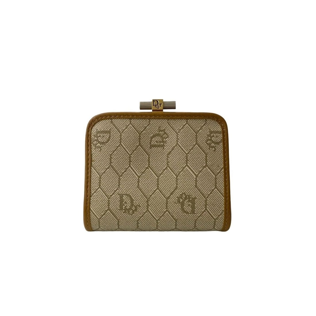 Christian Dior Logo Honeycomb Leather Clasp Coin Case Pouch Beige 45599: --- Catalog ---Category: SizeSize (HxWxD): 8cm x 10cm x 2.5cm / 3.14'' x 3.93'' x 0.98''Category: DesignType: PouchColor: Beige, BrownGender: WomenMaterial: Leather , PVC Category: GeneralBrand: Chris