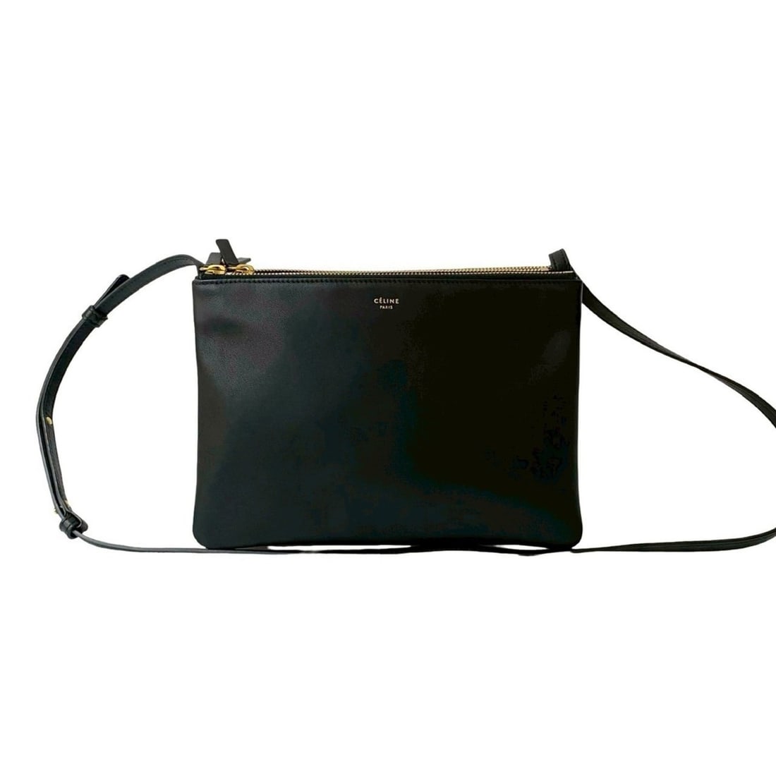 CELINE Logo Trio Leather Mini Shoulder Bag/Pochette/Sacoche in Black 471-3: --- Catalog ---Category: SizeSize (HxWxD): 18cm x 24.5cm / 7.08'' x 9.64''Category: DesignType: Pochette, Shoulder bagColor: BlackGender: WomenMaterial: Leather Category: GeneralBrand: Celine--- Item