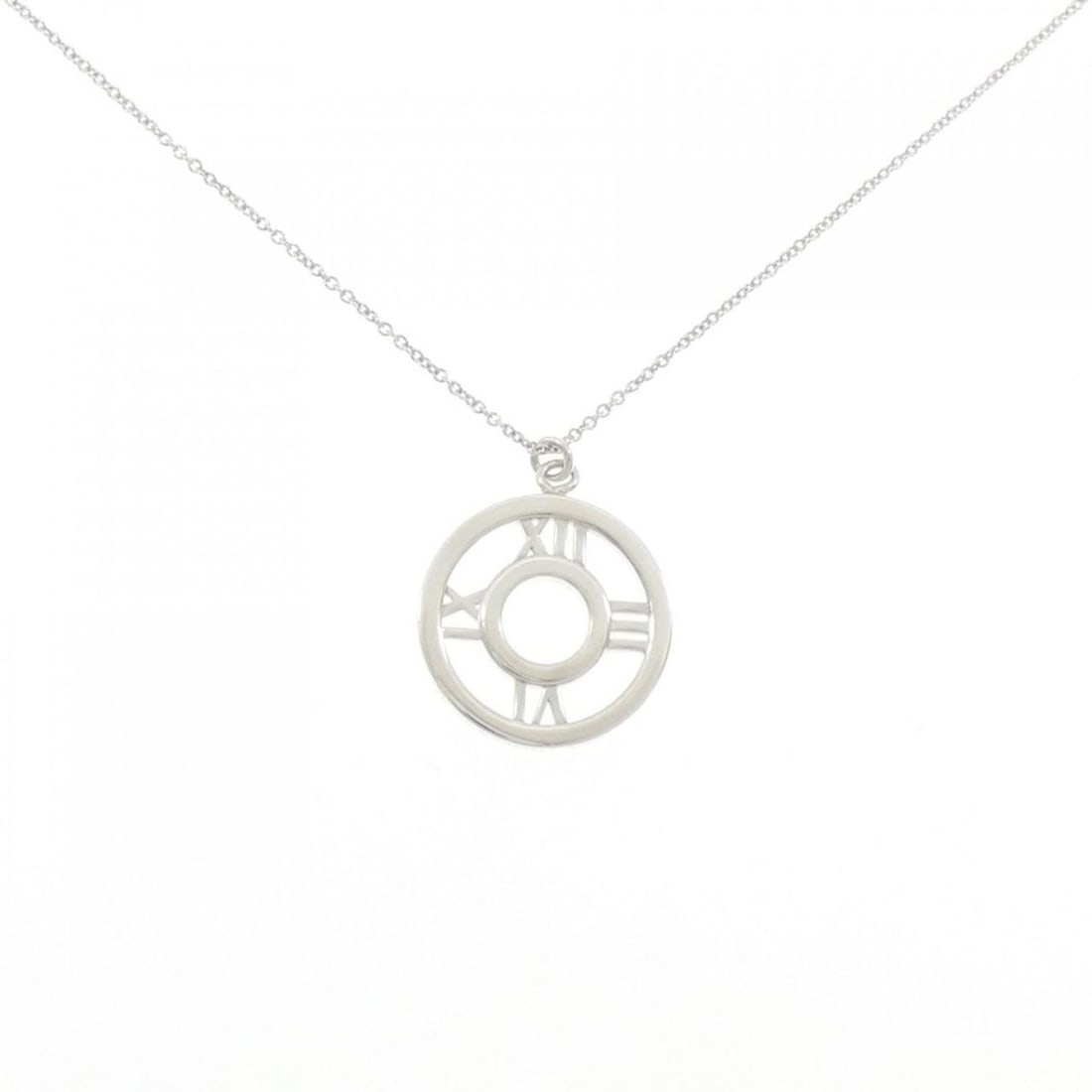 Tiffany Atlas Open Medallion Medium Necklace: --- Catalog ---Category: SizePendant Size: 23.1mm x 18.3mm / 0.9'' x 0.72''Neck Circumference: 41 cm / 16.14''Category: DesignColor: SilverGender: WomenMaterial: Silver 925Pendant Type: