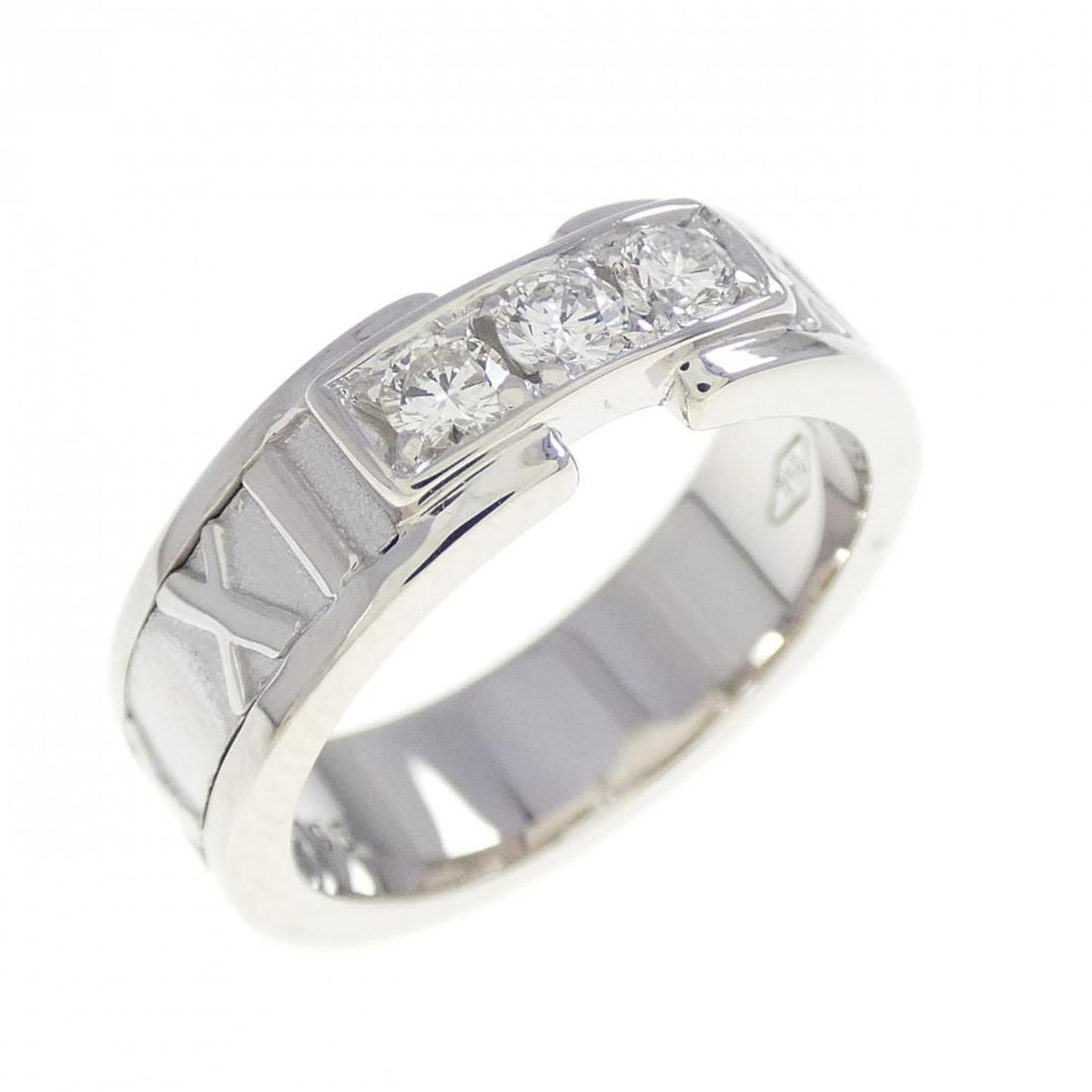 Tiffany Atlas Ring: --- Catalog ---Category: SizeJP Size: 8.0US Size: 4.5Category: DesignType: Band ringStone: DiamondGender: WomenMaterial: White gold (18K)Category: GeneralBrand: Tiffany--- Item List ---Section: Condit