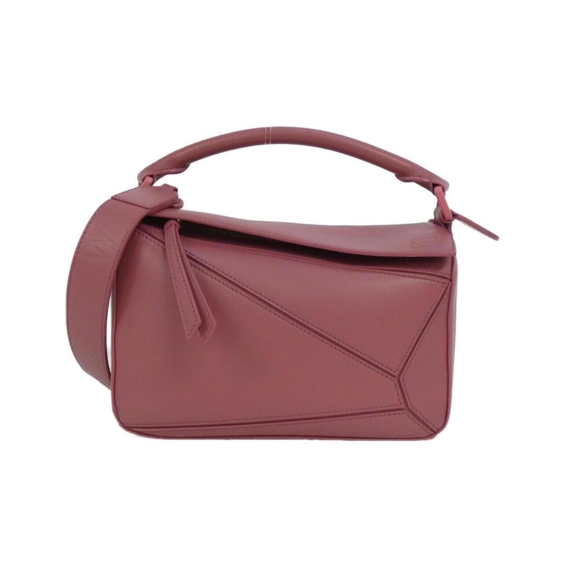 Loewe Puzzle Small A510S21X88 Handbag: --- Catalog ---Category: SizeSize (HxWxD): 17cm x 24cm x 10cm / 6.69'' x 9.44'' x 3.93''Category: DesignType: HandbagColor: PinkGender: WomenMaterial: Leather Hardware Color: GoldLeather/Fur Type: Cal