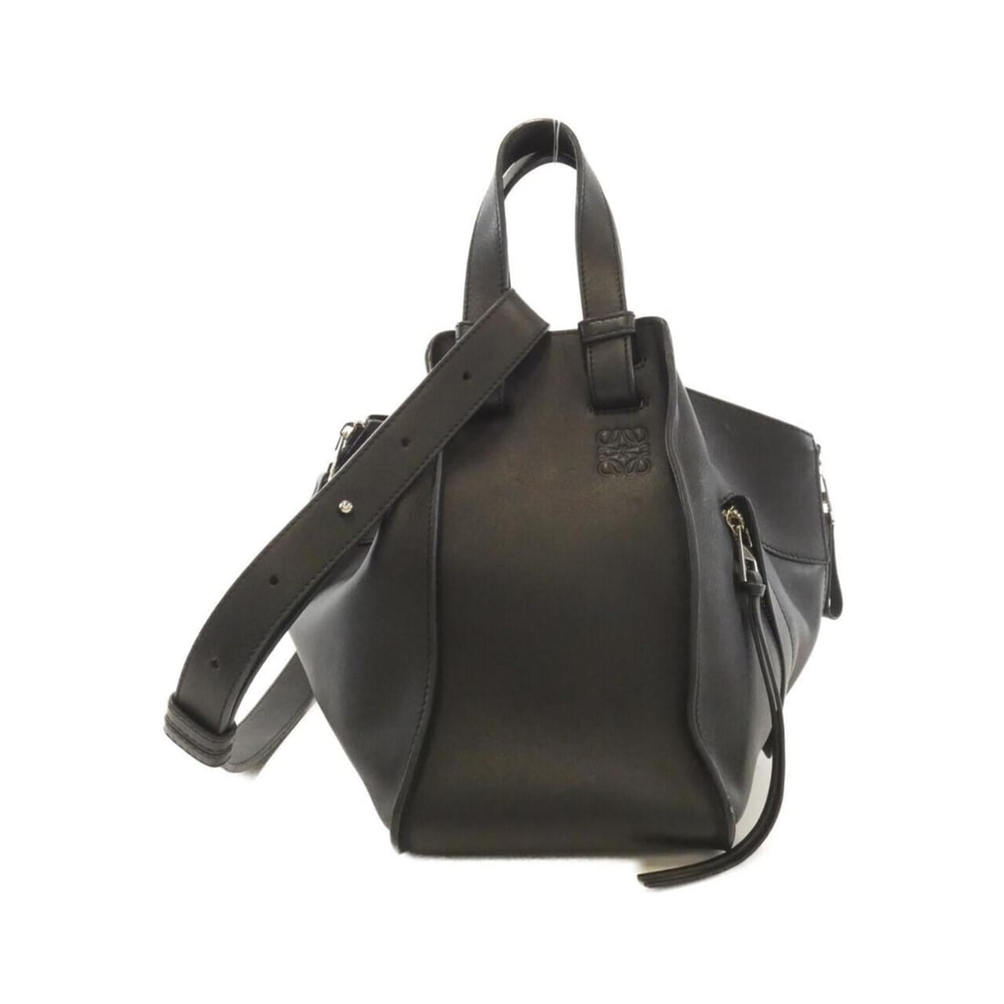 Loewe Hammock Small 387 30 N60 Shoulder Bag: --- Catalog ---Category: SizeSize (HxWxD): 25cm x 30cm x 27cm / 9.84'' x 11.81'' x 10.62''Category: DesignType: Shoulder bagColor: BlackGender: WomenMaterial: Leather Hardware Color: SilverLeather/Fur