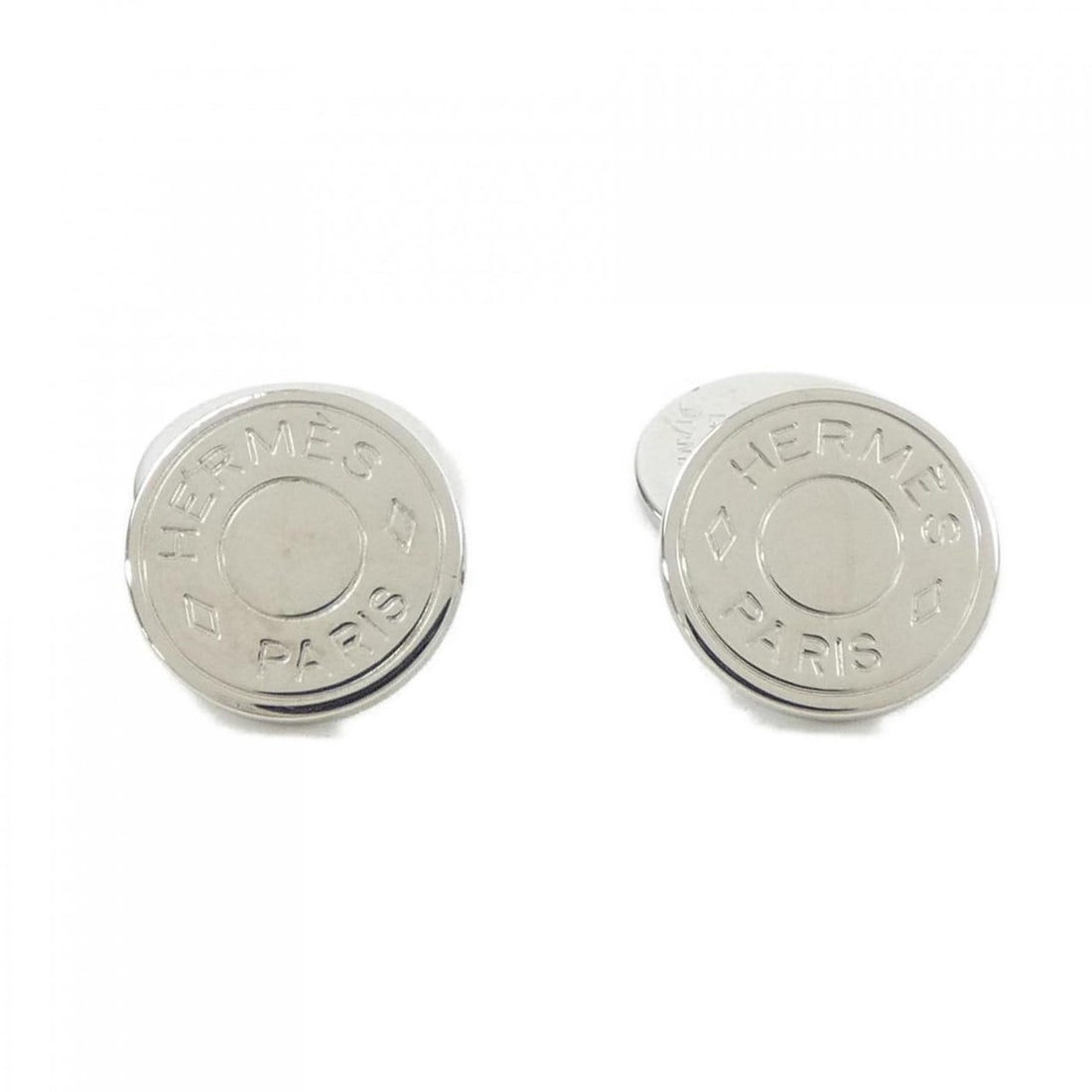 Hermes HERMES cufflinks: --- Catalog ---Category: SizeSize (HxWxD): 15.00mm x 15.00mm / 0.59'' x 0.59''Category: DesignType: CufflinksColor: SilverGender: MenCategory: GeneralBrand: Hermes--- Item List ---Section: