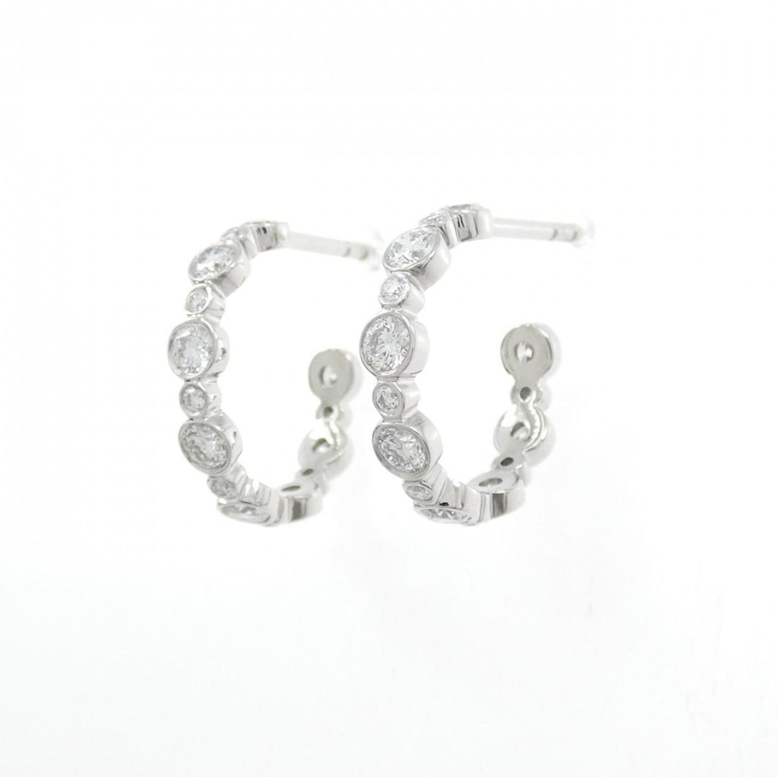 Tiffany Jazz Earrings: --- Catalog ---Category: SizeSize (HxWxD): 15.40mm x 3.00mm / 0.61'' x 0.12''Category: DesignType: Stud earringsColor: PlatinumStone: DiamondGender: WomenMaterial: Platinum 950Category: GeneralBrand: