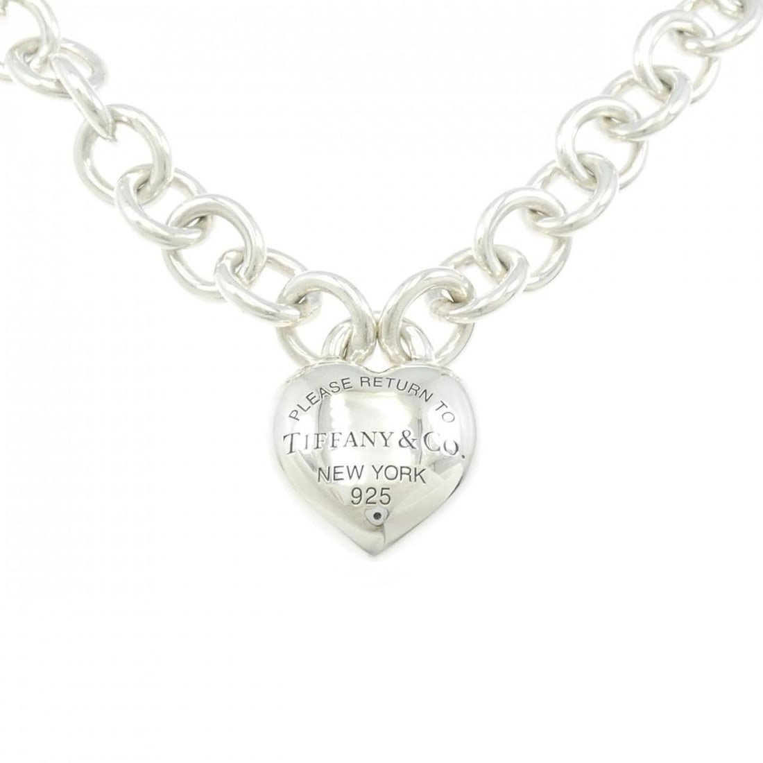 Tiffany & Co. Full Heart Toggle Necklace: --- Catalog ---Category: SizePendant Size: 31mm x 24.7mm / 1.22'' x 0.97''Neck Circumference: 40 cm / 15.74''Category: DesignColor: SilverGender: WomenMaterial: Silver 925Pendant Type:
