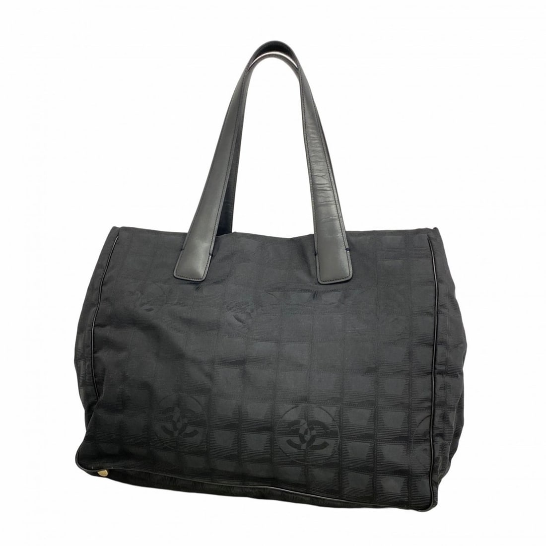 Chanel New Travel Nylon Tote Bag, Black, Women's: --- Catalog ---Category: SizeSize (HxWxD): 27cm x 34cm x 15cm / 10.62'' x 13.38'' x 5.9''Category: DesignType: Tote bagColor: BlackGender: WomenMaterial: Nylon Hardware Color: GoldCategory: GeneralBra