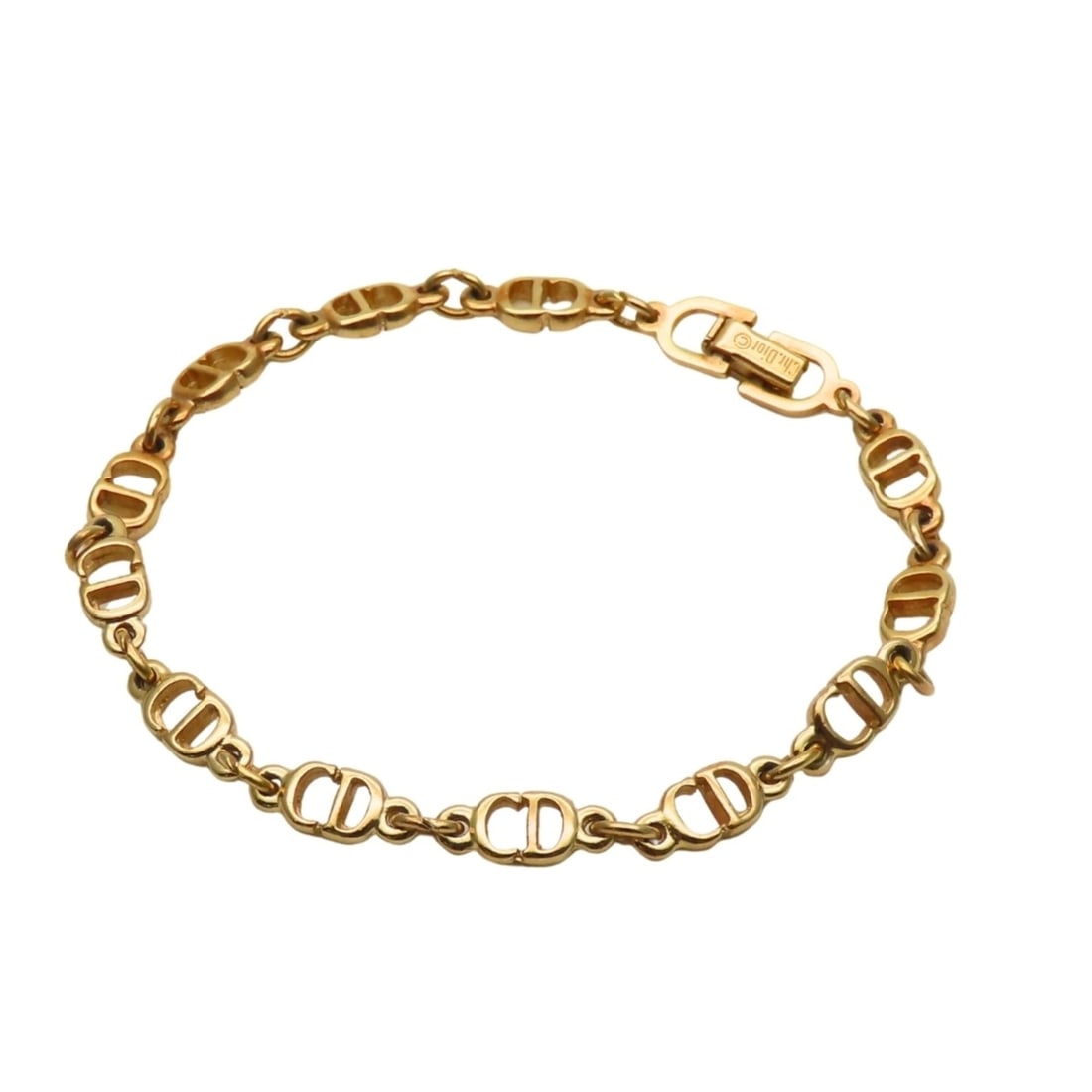 Christian Dior CD logo metal bracelet, gold plated, GP, women's.: --- Catalog ---Category: SizeWidth: 5mm / 0.19''Length: 17.5cm / 6.88''Weight: 6g / 0.21oz.Total Length: 19cm / 7.48''Category: DesignType: Charm braceletColor: GoldGender: WomenMaterial: MetalCategor