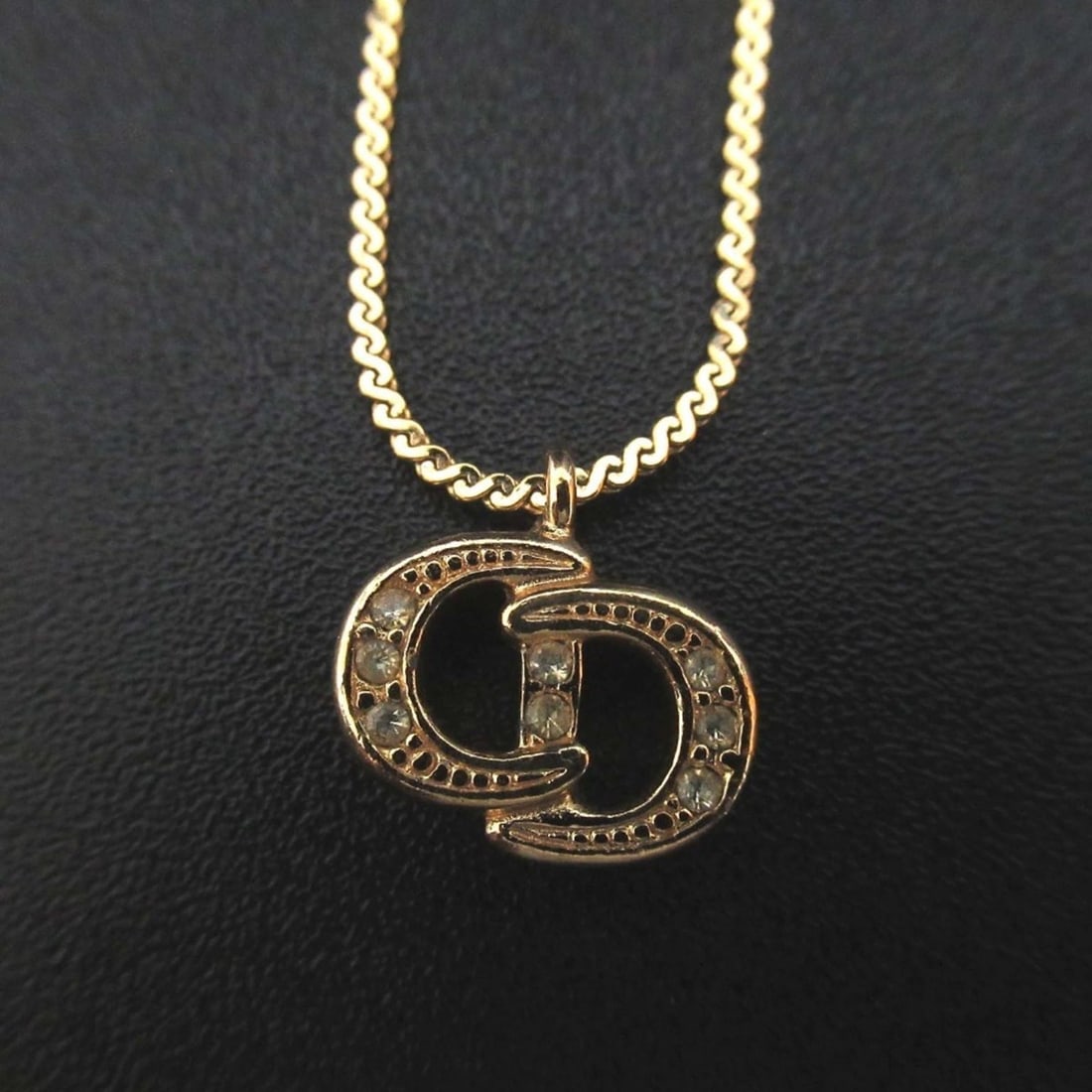 Christian Dior Vintage CD Logo Rhinestone Necklace Pendant GP Gold Color Women's: --- Catalog ---Category: SizeWeight: 5g / 0.17oz.Pendant Size: 13mm x 13mm / 0.51'' x 0.51''Neck Circumference: 38 cm - 42 cm / 14.96'' - 16.53''Category: DesignColor: GoldStone: RhinestoneGender: Wom