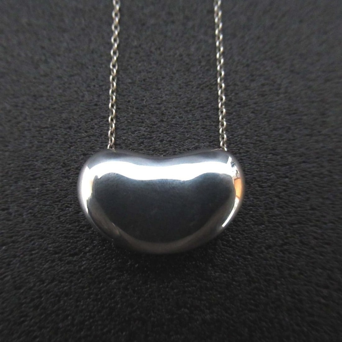Tiffany & Co. Elsa Peretti Beans Necklace Pendant 925SV Silver Women's: --- Catalog ---Category: SizeWeight: 8.1g / 0.28oz.Pendant Size: 11mm x 19mm / 0.43'' x 0.74''Neck Circumference: 42.5 cm / 16.73''Category: DesignColor: SilverGender: WomenMaterial: Silver 925Pendant