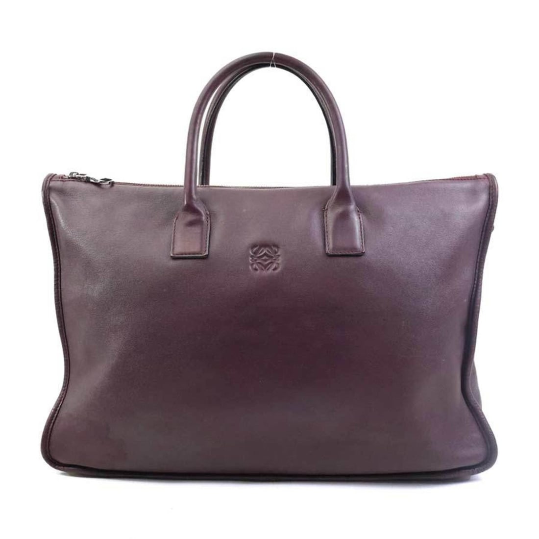 LOEWE Anagram Leather Burgundy Handbag for Men (e61313a): --- Catalog ---Category: SizeSize (HxWxD): 30cm x 40cm x 7cm / 11.81'' x 15.74'' x 2.75''Category: DesignType: HandbagColor: BurgundyGender: MenMaterial: Leather Category: GeneralBrand: LoeweCountry o