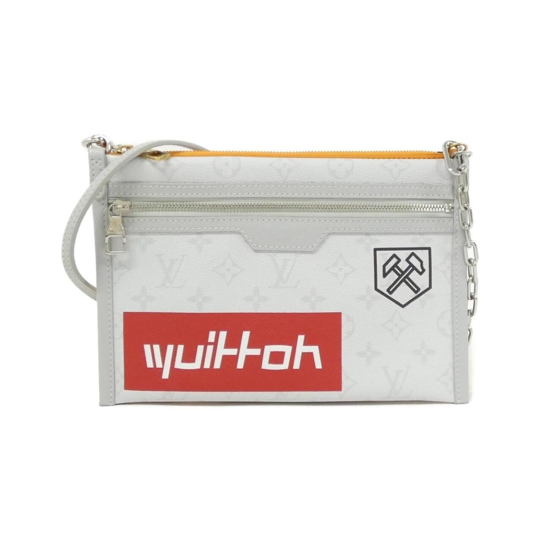 Louis Vuitton White Monogram Logo Flat Messenger Shoulder Bag M44640: --- Catalog ---Category: SizeSize (HxWxD): 18cm x 27cm x 1cm / 7.08'' x 10.62'' x 0.39''Category: DesignType: Shoulder bagColor: Blanc, OrangeGender: Men,WomenMaterial: Coated canvas Category:
