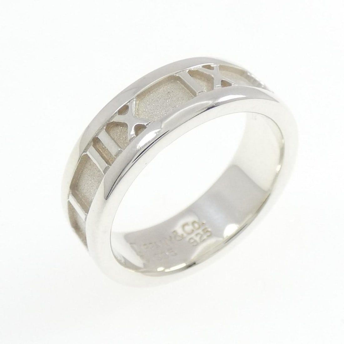 Tiffany Atlas Ring: --- Catalog ---Category: SizeJP Size: 11.5US Size: 6Category: DesignType: Band ringColor: SilverGender: WomenMaterial: Silver 925Category: GeneralBrand: Tiffany--- Item List ---Section: