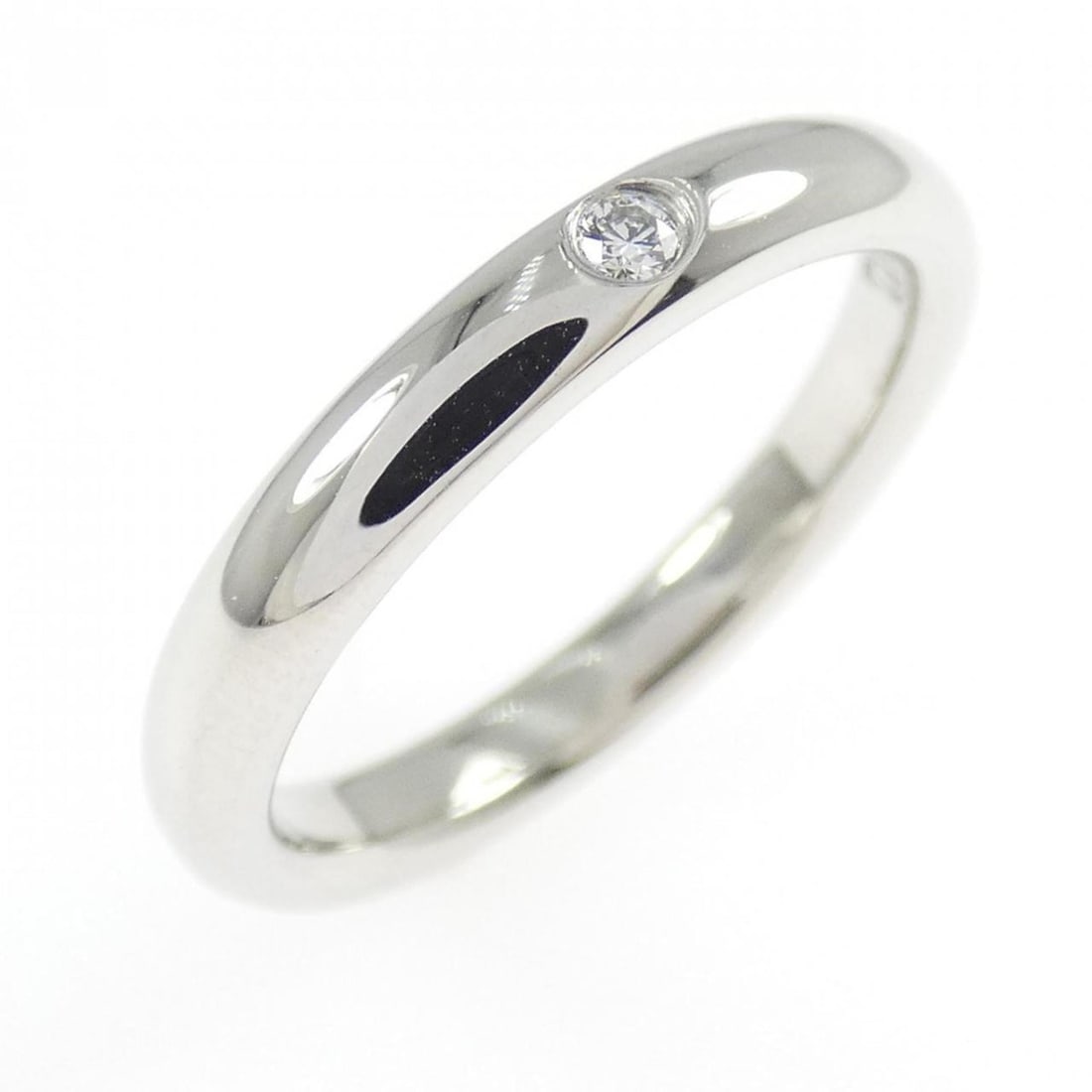 Tiffany Stacking Band Ring: --- Catalog ---Category: SizeJP Size: 9US Size: 5Category: DesignType: Band ringColor: PlatinumStone: DiamondGender: WomenMaterial: Platinum 950Category: GeneralBrand: Tiffany--- Item List ---Section: